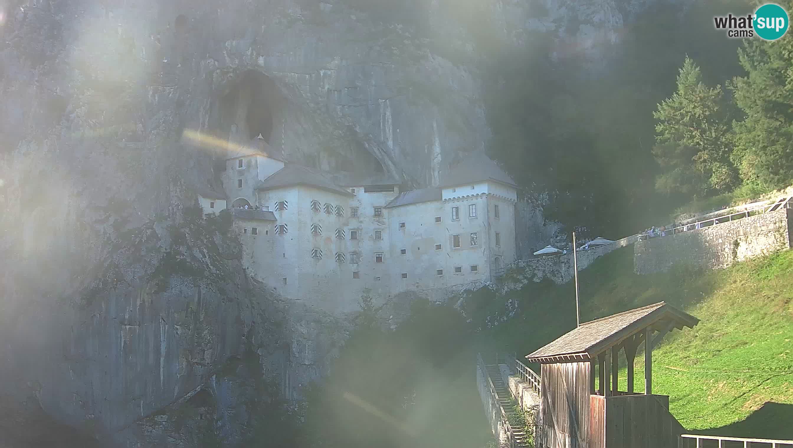 Spletna kamera Predjamski grad – Grad Predjama – Postojna
