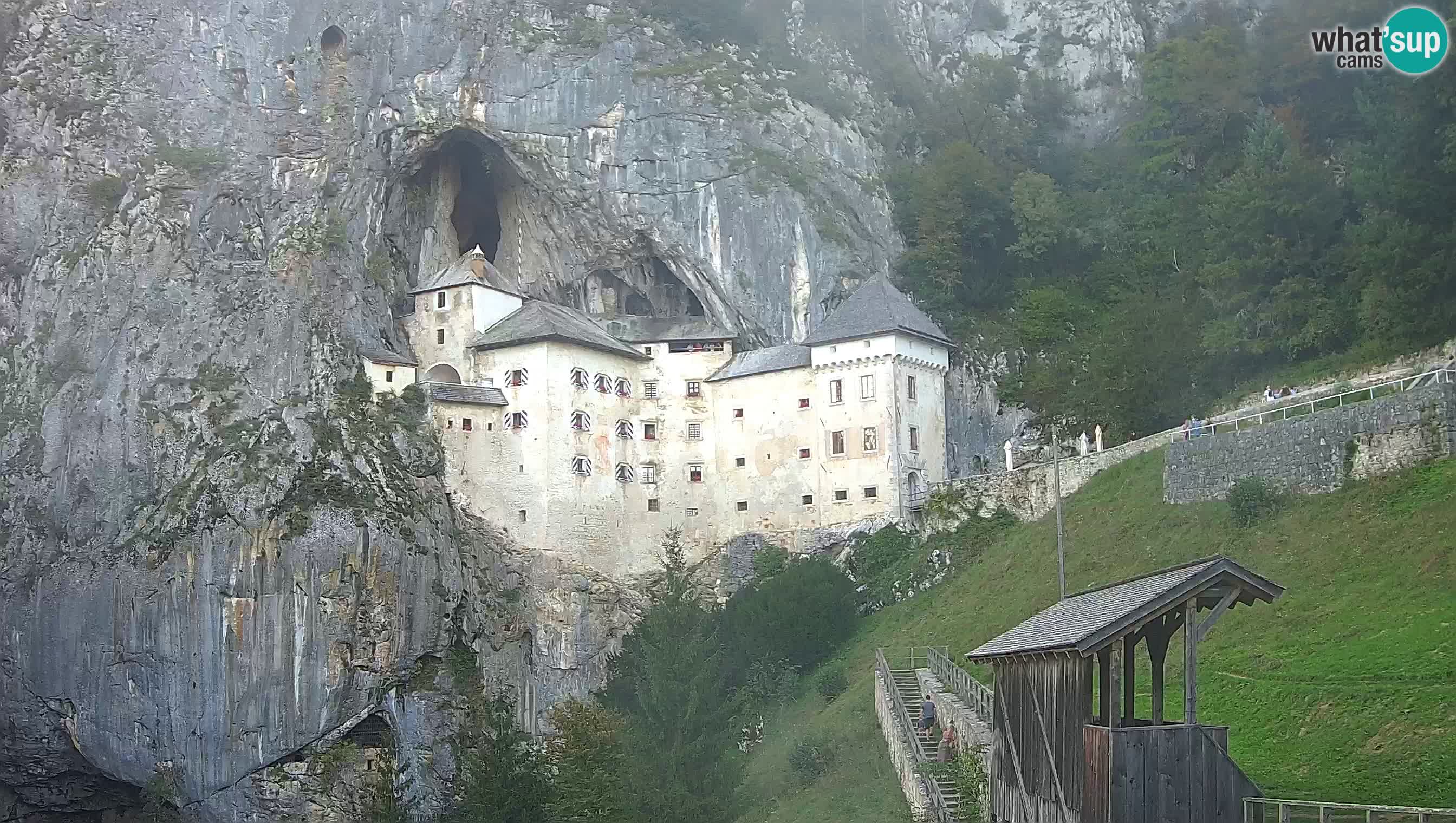 Spletna kamera Predjamski grad – Grad Predjama – Postojna