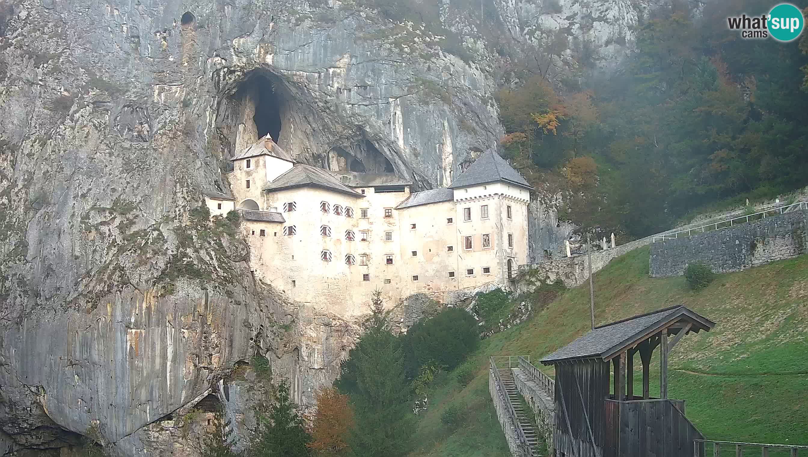 Spletna kamera Predjamski grad – Grad Predjama – Postojna