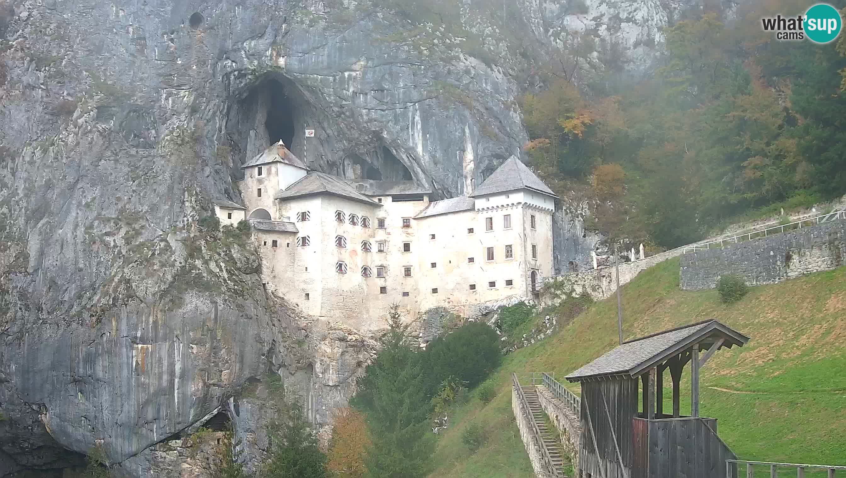 Spletna kamera Predjamski grad – Grad Predjama – Postojna