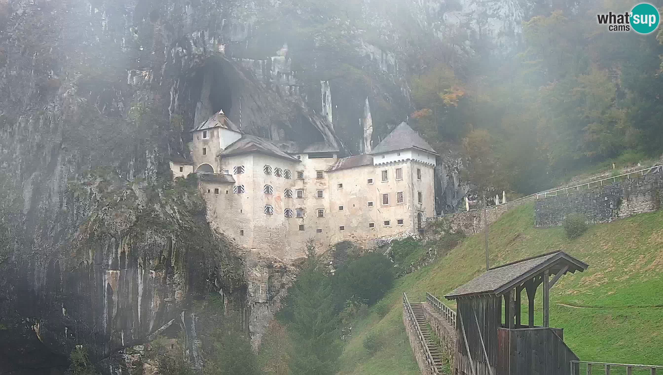 Spletna kamera Predjamski grad – Grad Predjama – Postojna