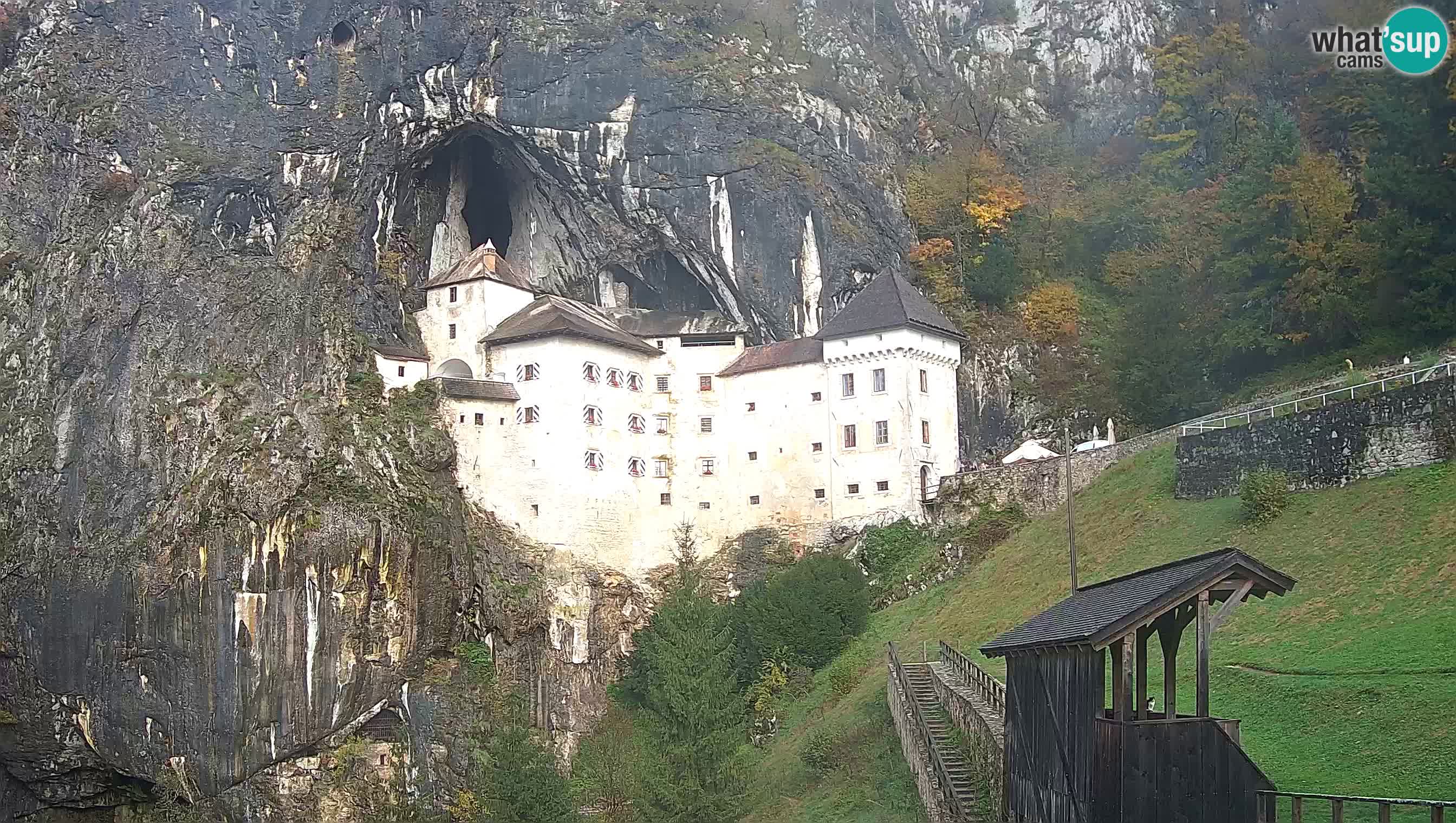 Spletna kamera Predjamski grad – Grad Predjama – Postojna