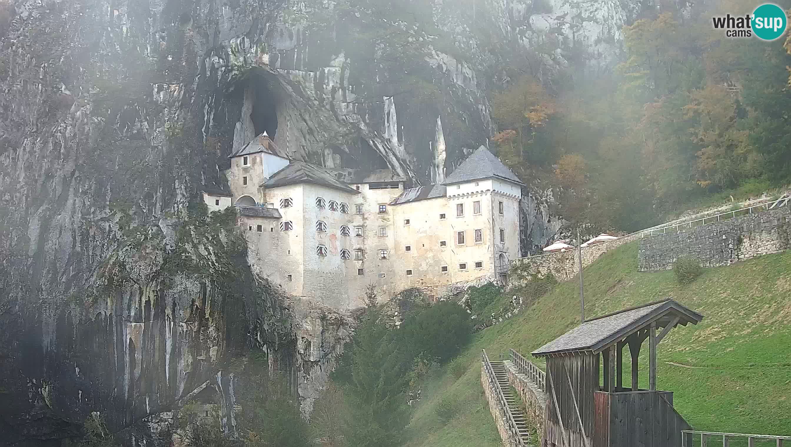 Spletna kamera Predjamski grad – Grad Predjama – Postojna