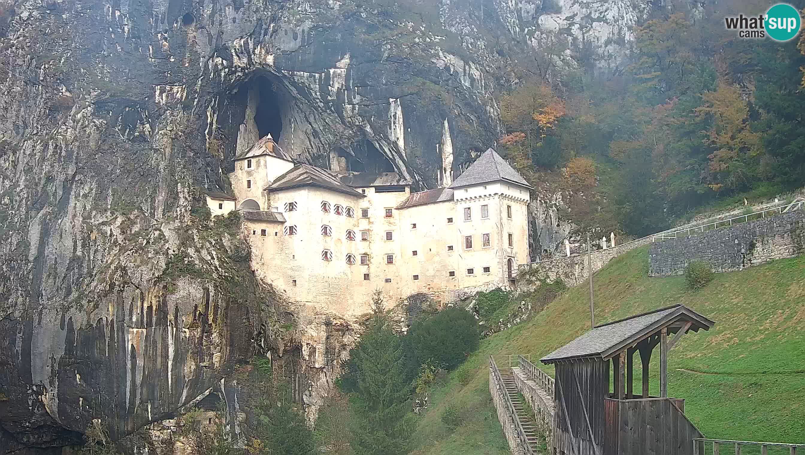 Spletna kamera Predjamski grad – Grad Predjama – Postojna
