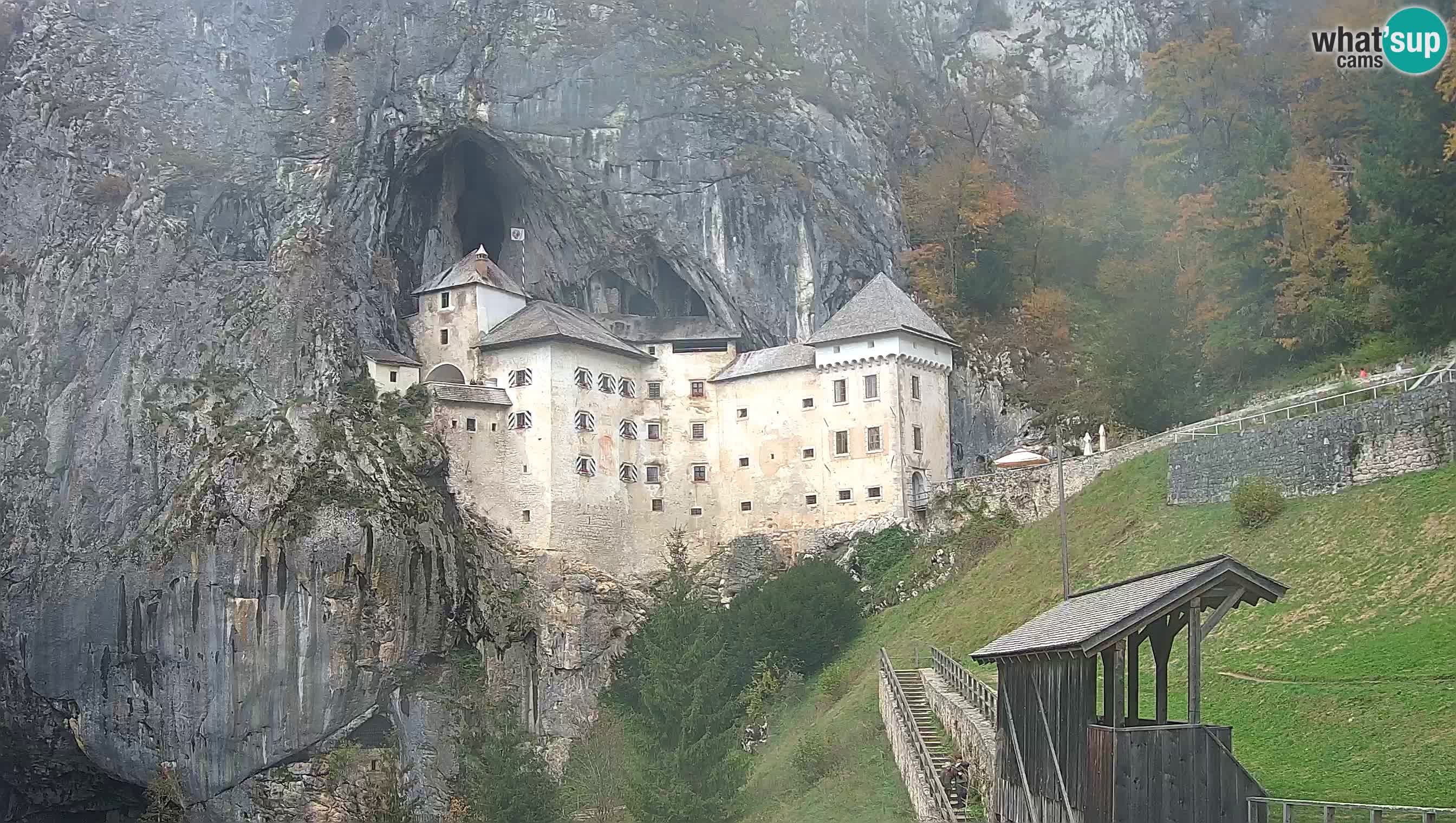 Spletna kamera Predjamski grad – Grad Predjama – Postojna
