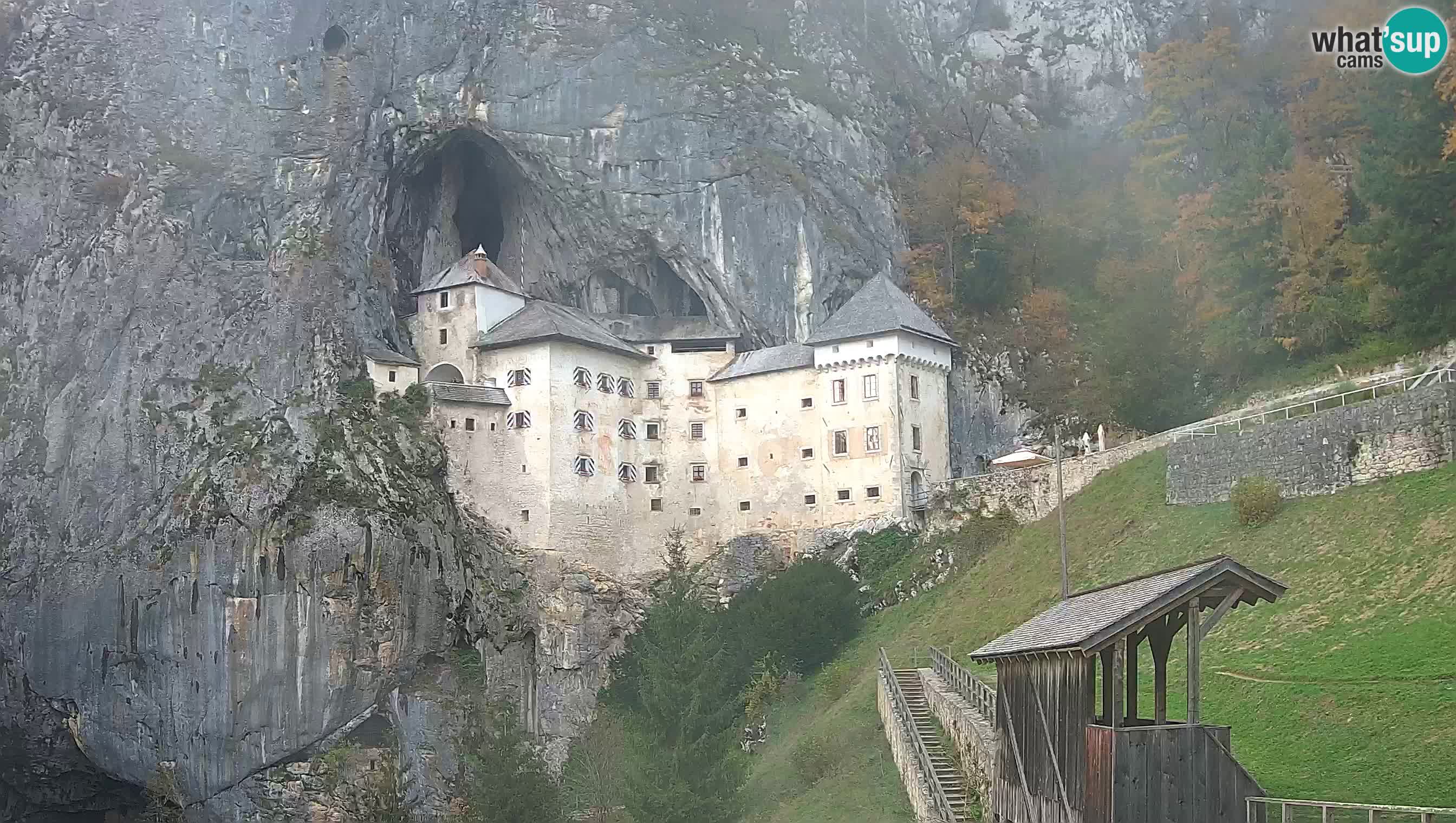 Spletna kamera Predjamski grad – Grad Predjama – Postojna