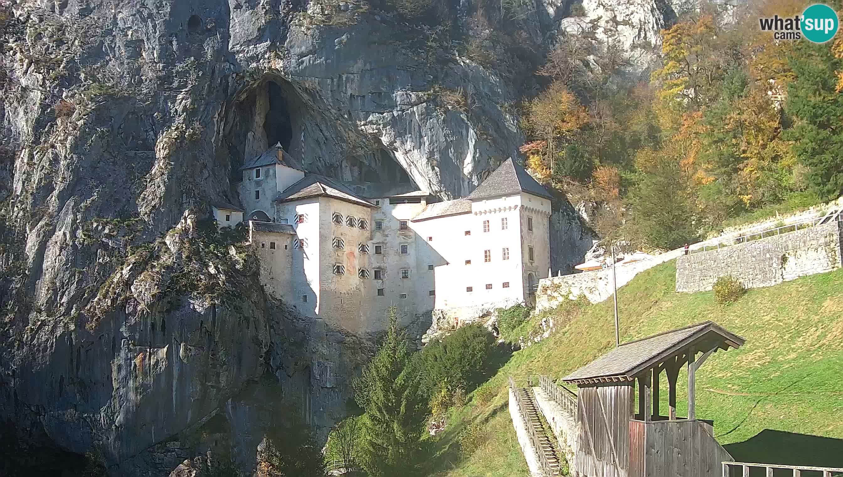 Spletna kamera Predjamski grad – Grad Predjama – Postojna