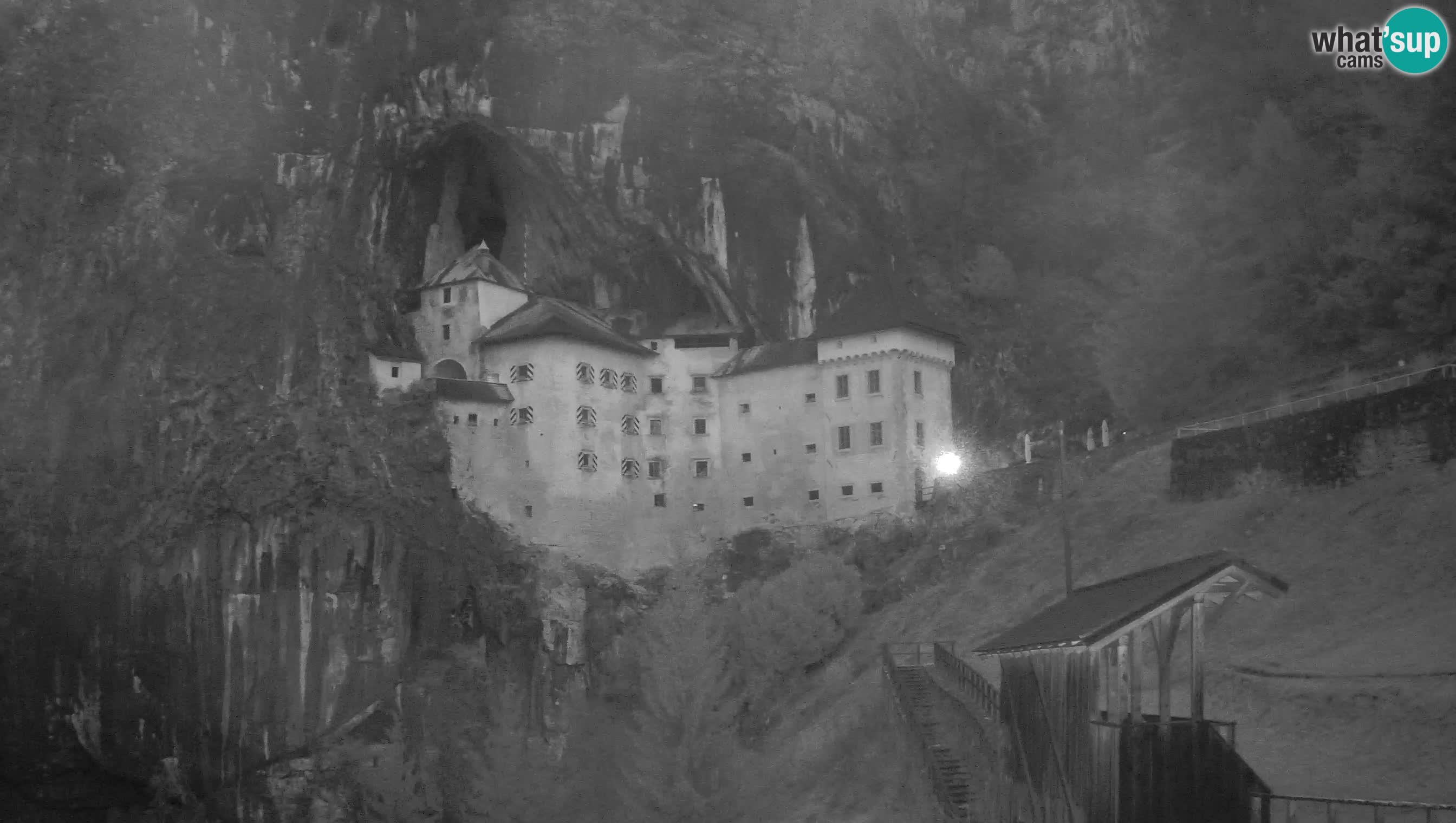 Spletna kamera Predjamski grad – Grad Predjama – Postojna