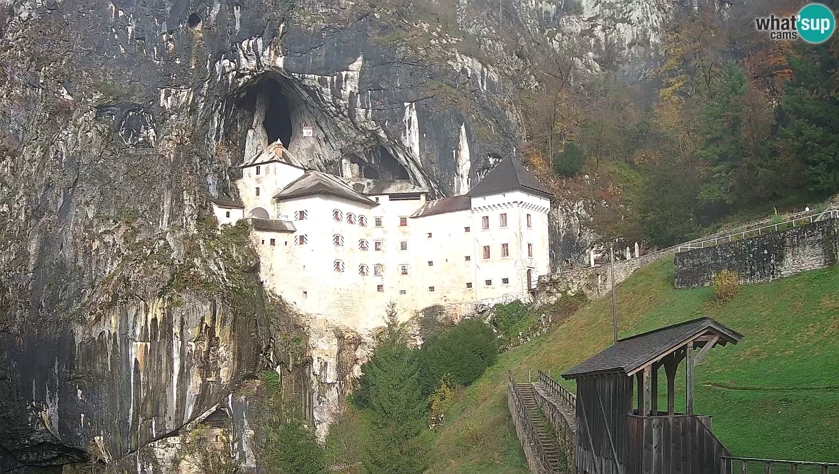 Spletna kamera Predjamski grad – Grad Predjama – Postojna