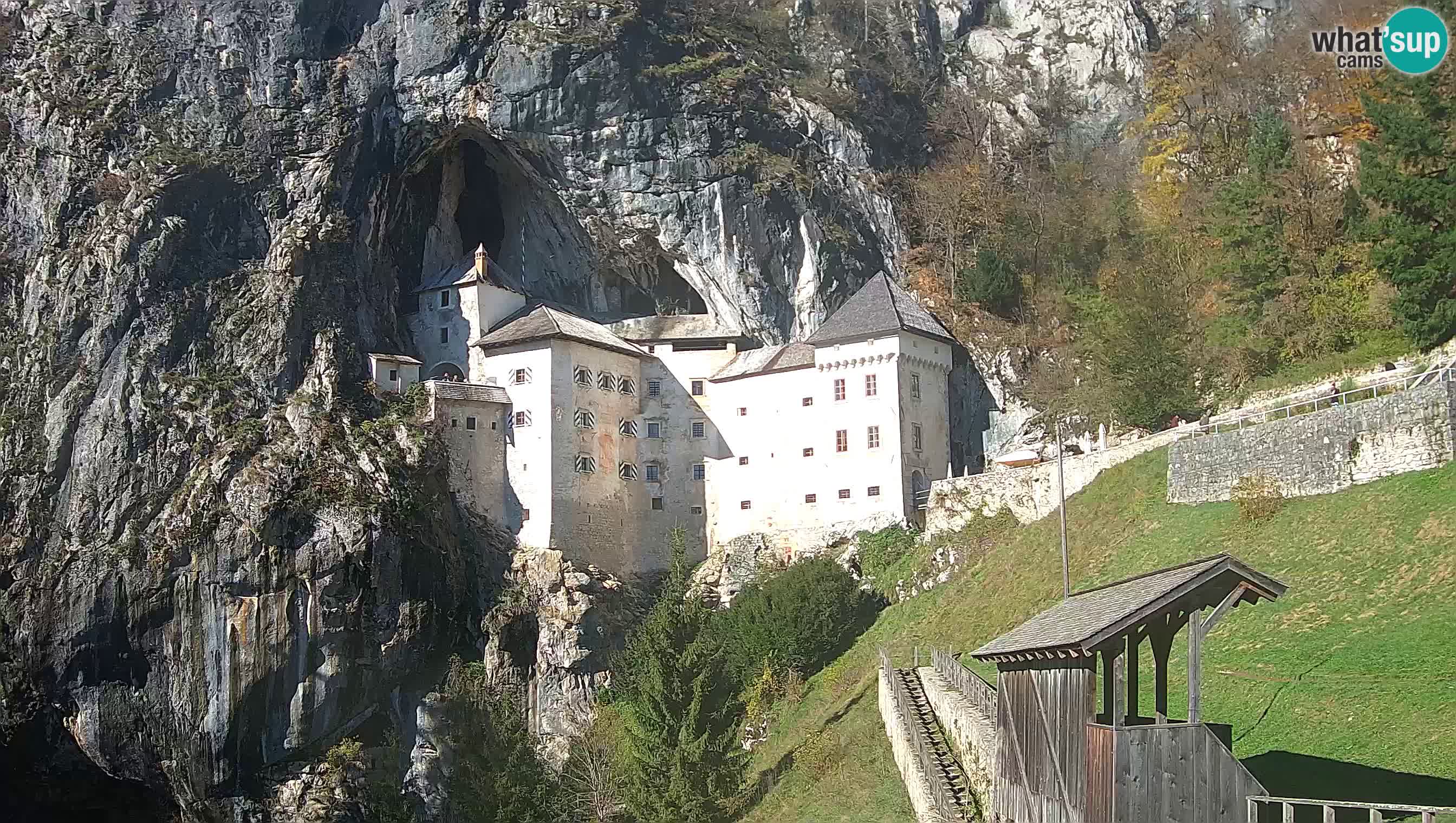 Spletna kamera Predjamski grad – Grad Predjama – Postojna