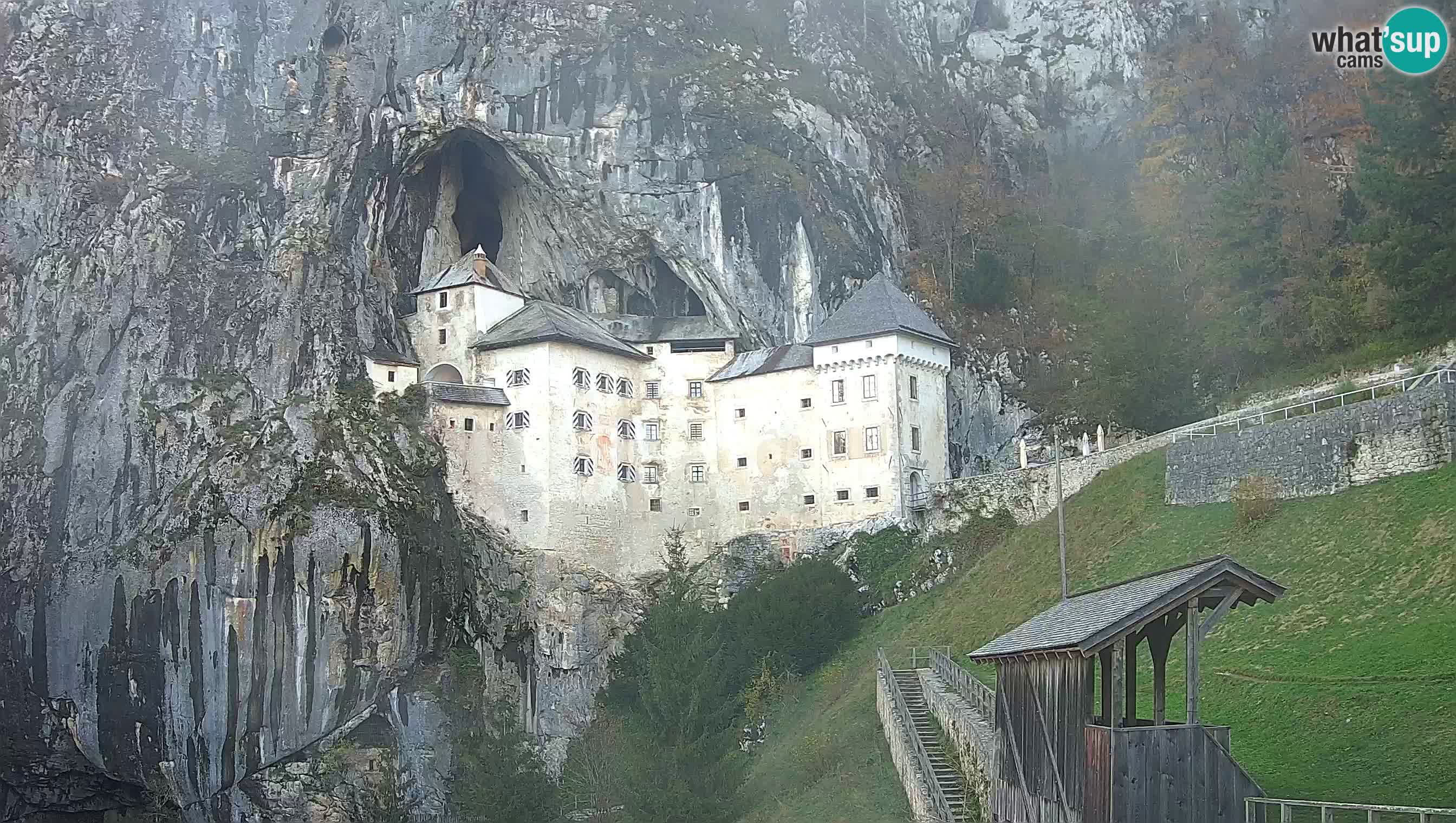 Spletna kamera Predjamski grad – Grad Predjama – Postojna