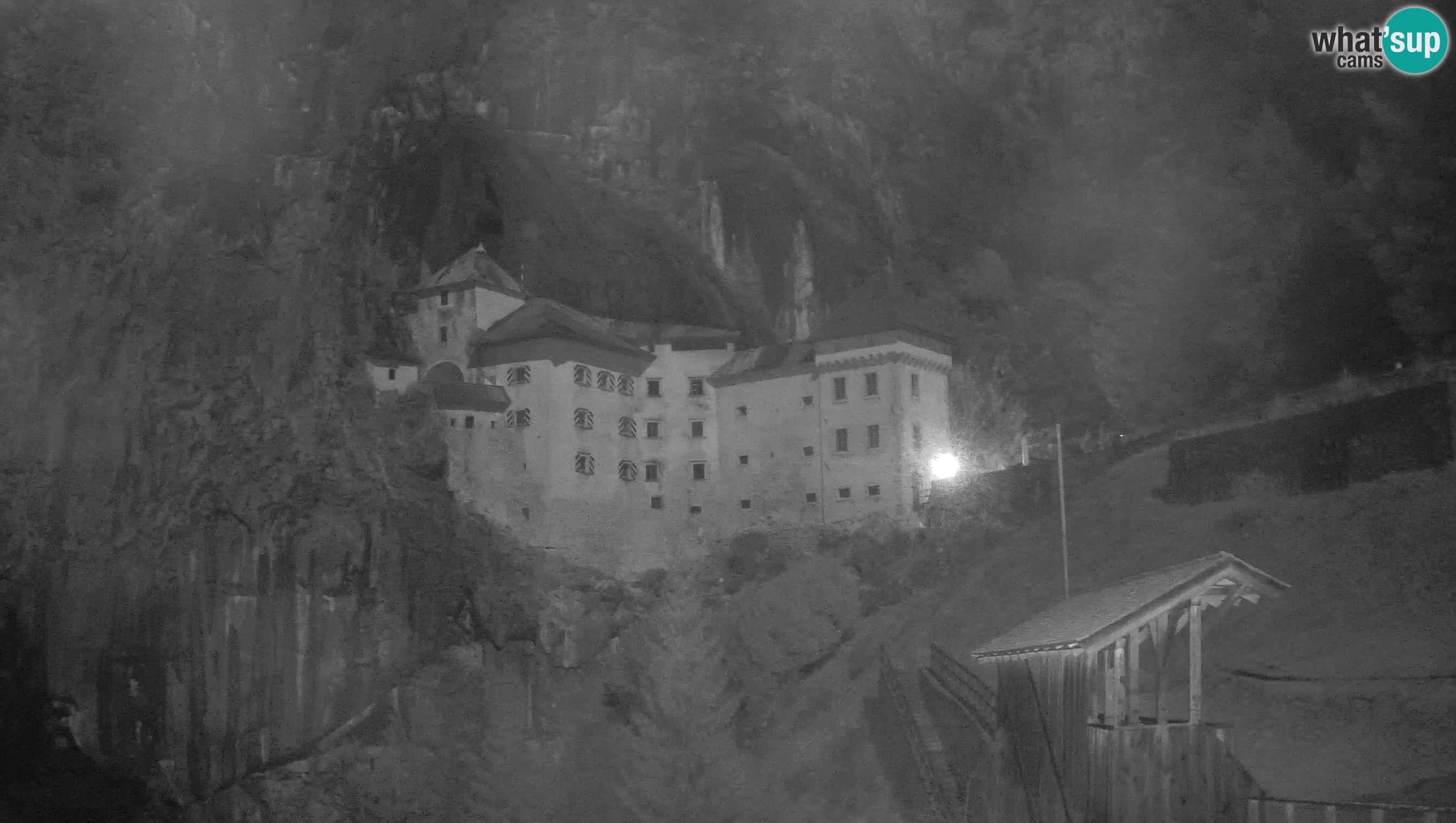 Spletna kamera Predjamski grad – Grad Predjama – Postojna