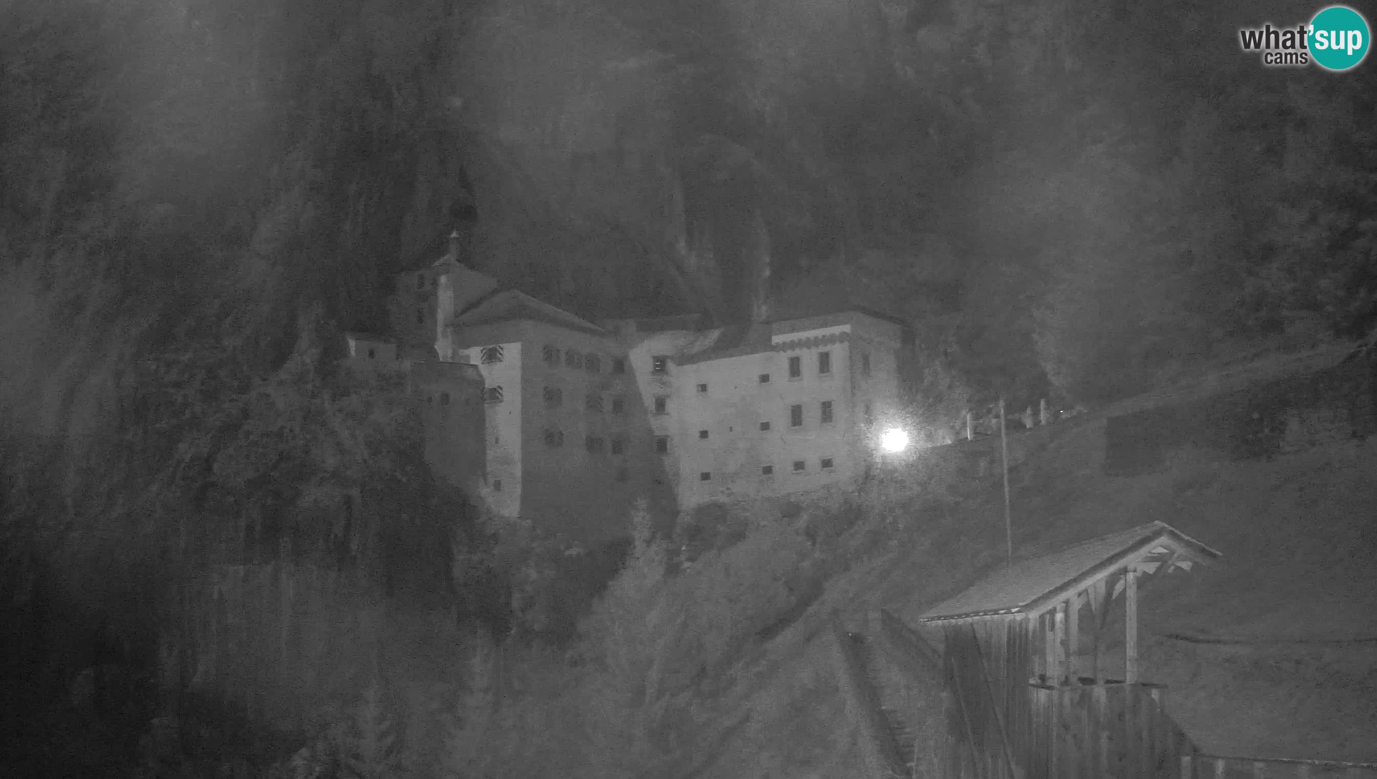 Spletna kamera Predjamski grad – Grad Predjama – Postojna