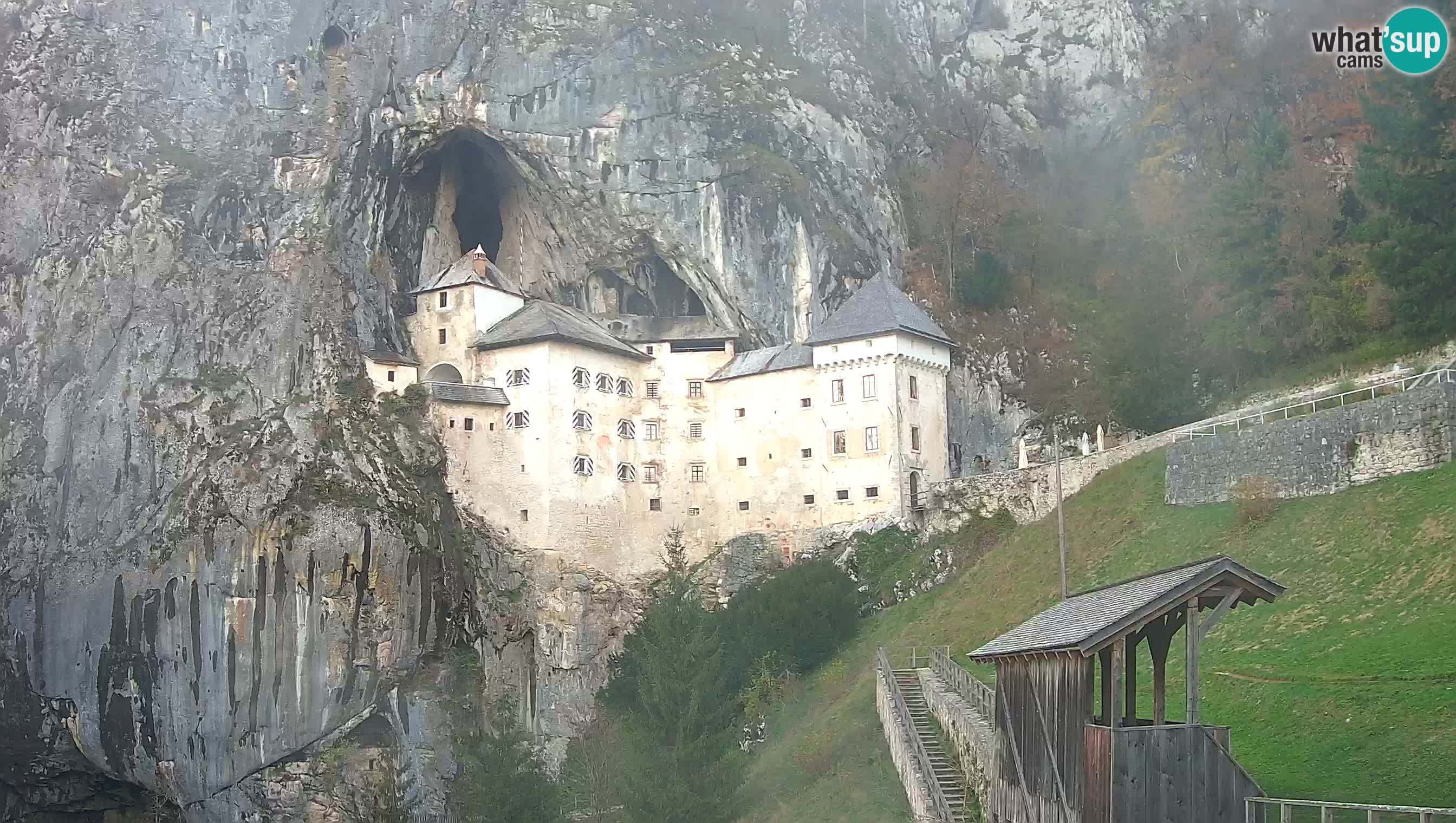 Spletna kamera Predjamski grad – Grad Predjama – Postojna