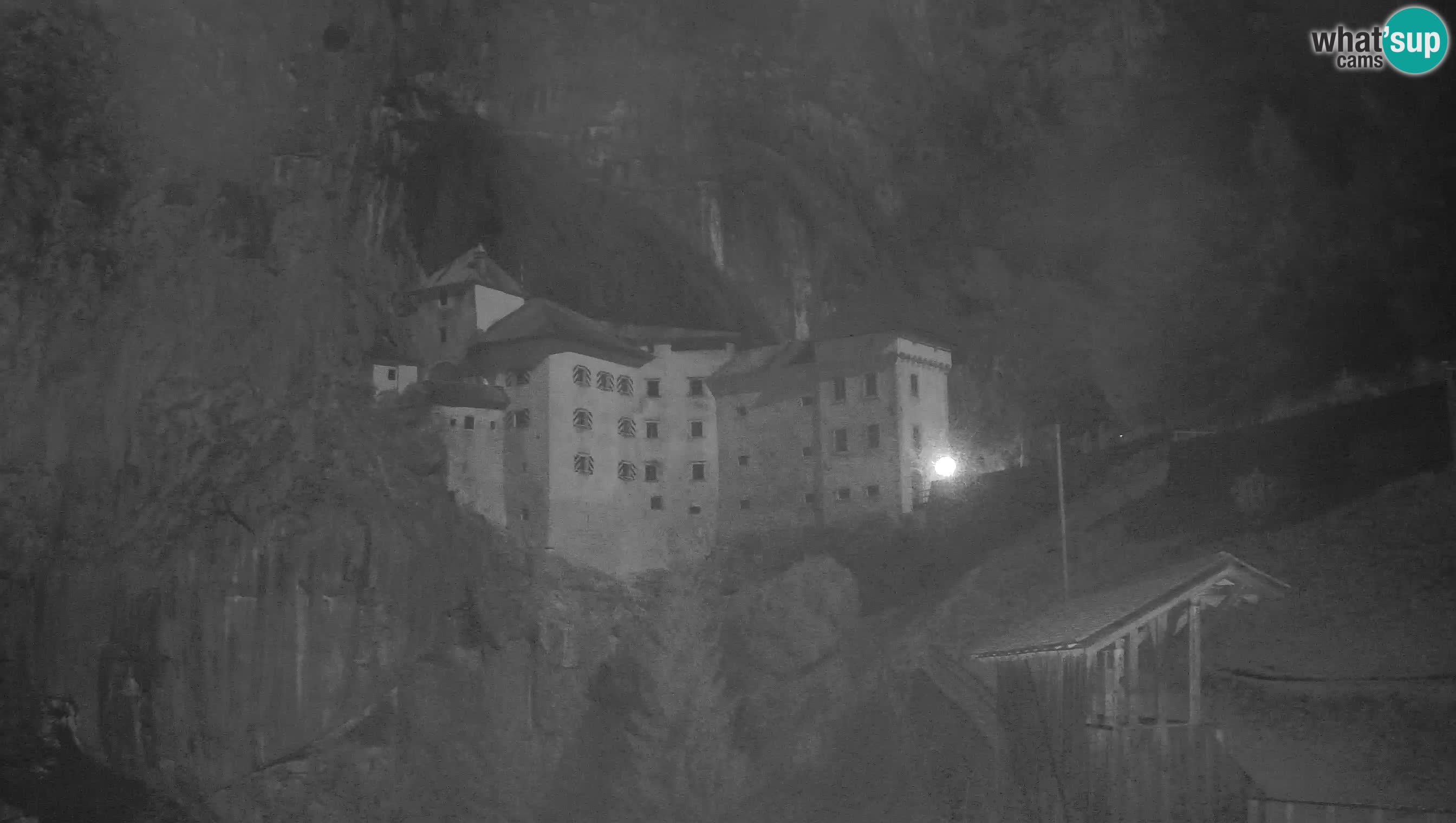 Spletna kamera Predjamski grad – Grad Predjama – Postojna