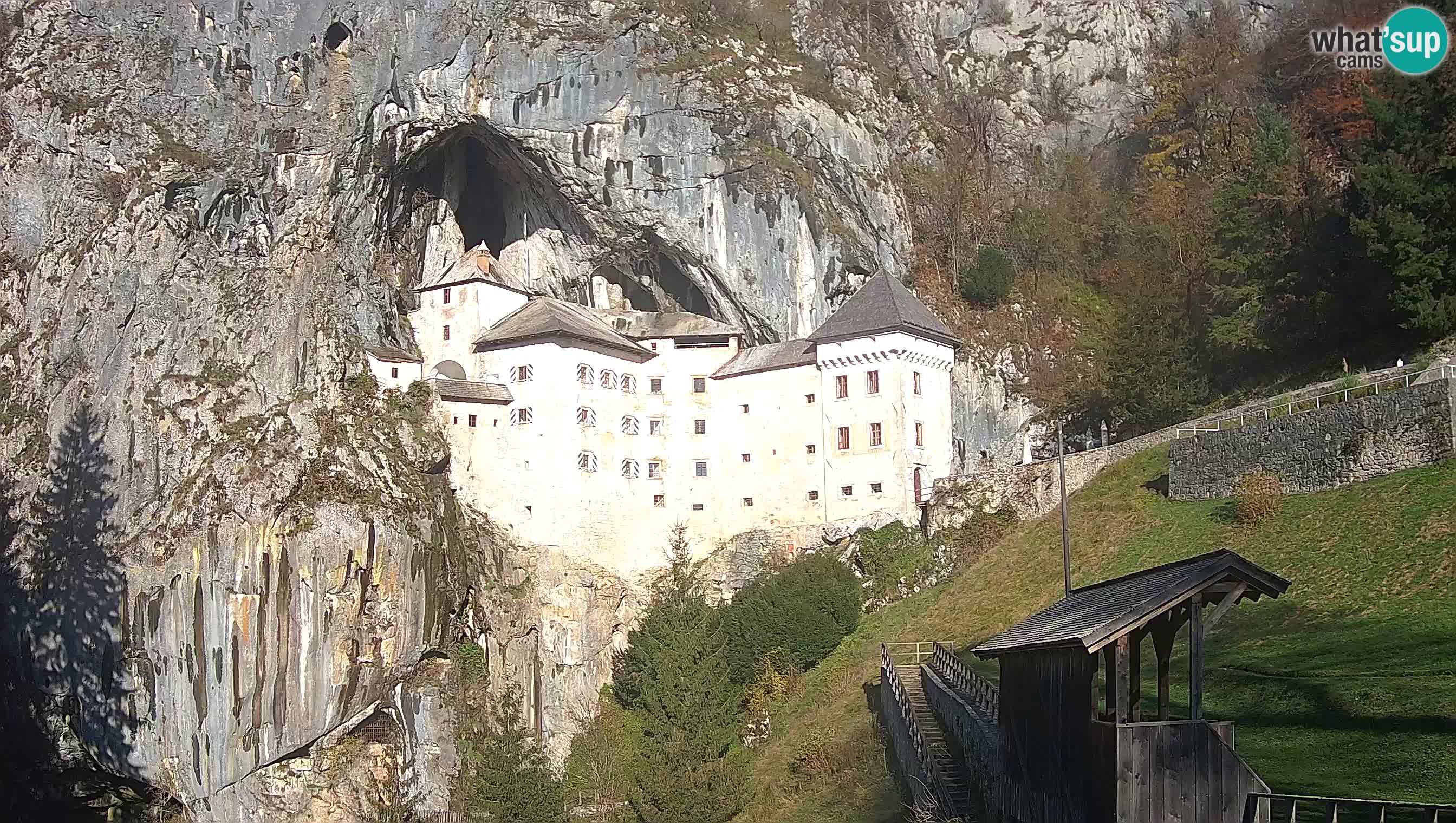 Spletna kamera Predjamski grad – Grad Predjama – Postojna