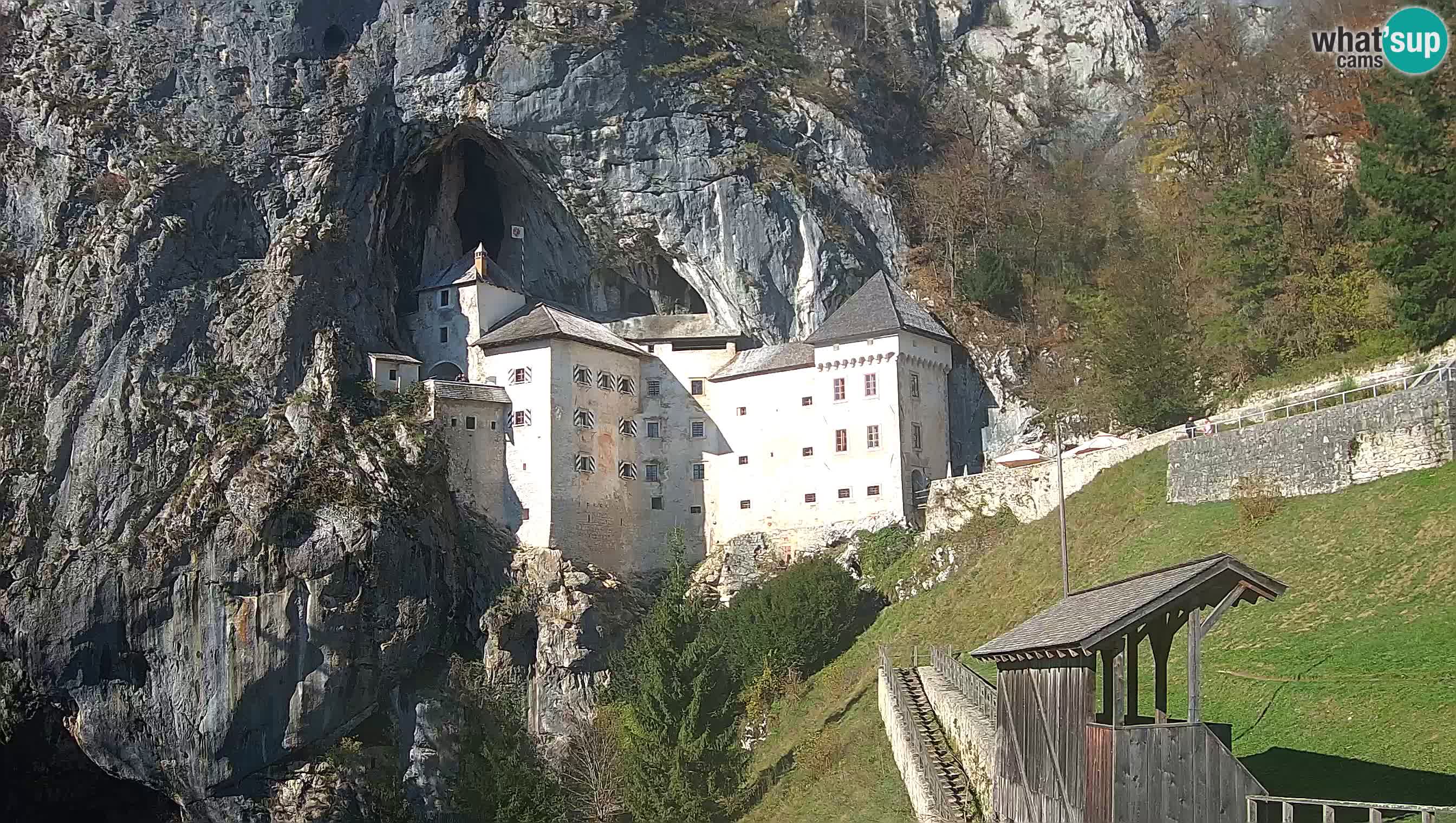Spletna kamera Predjamski grad – Grad Predjama – Postojna