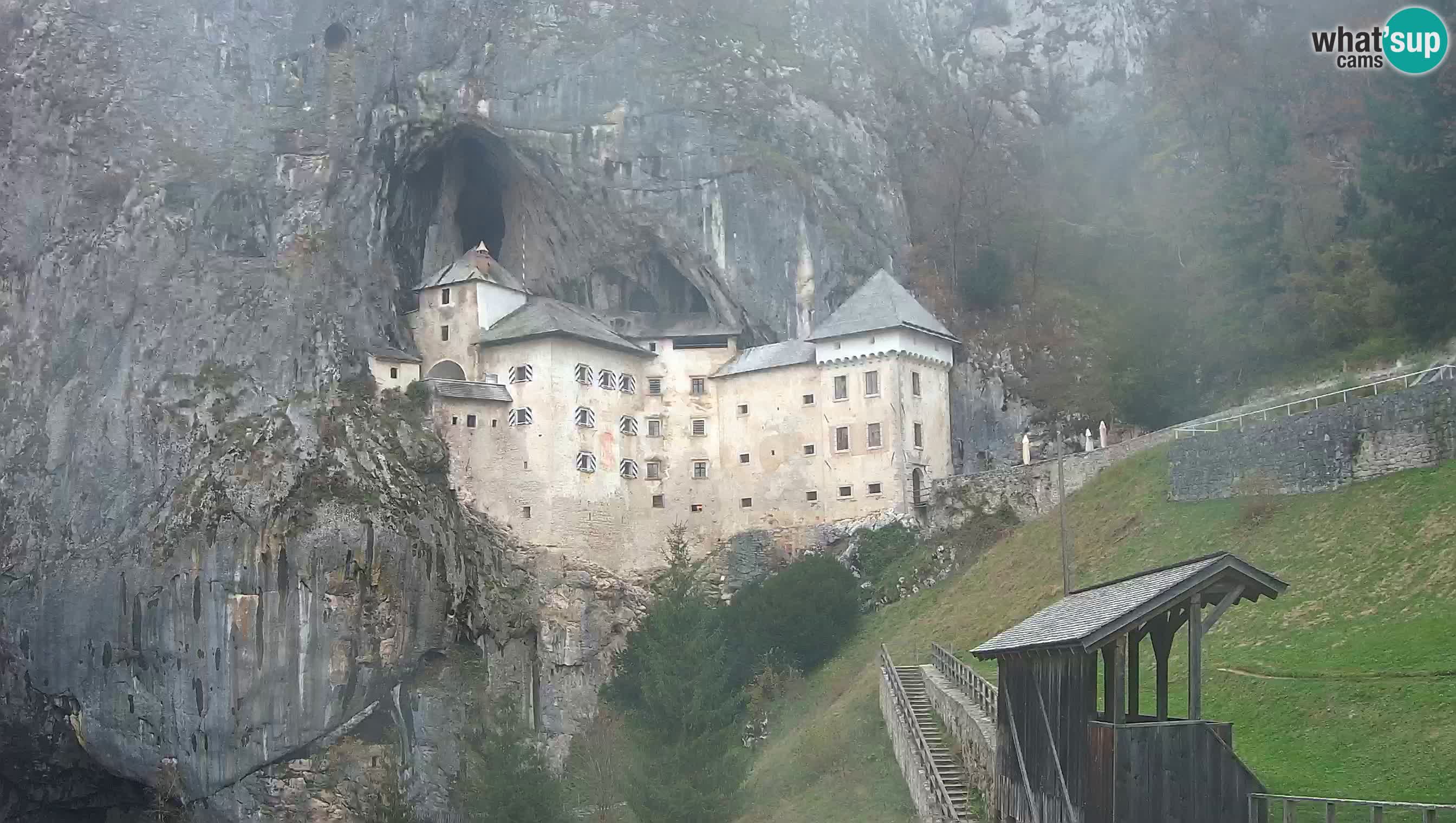 Spletna kamera Predjamski grad – Grad Predjama – Postojna