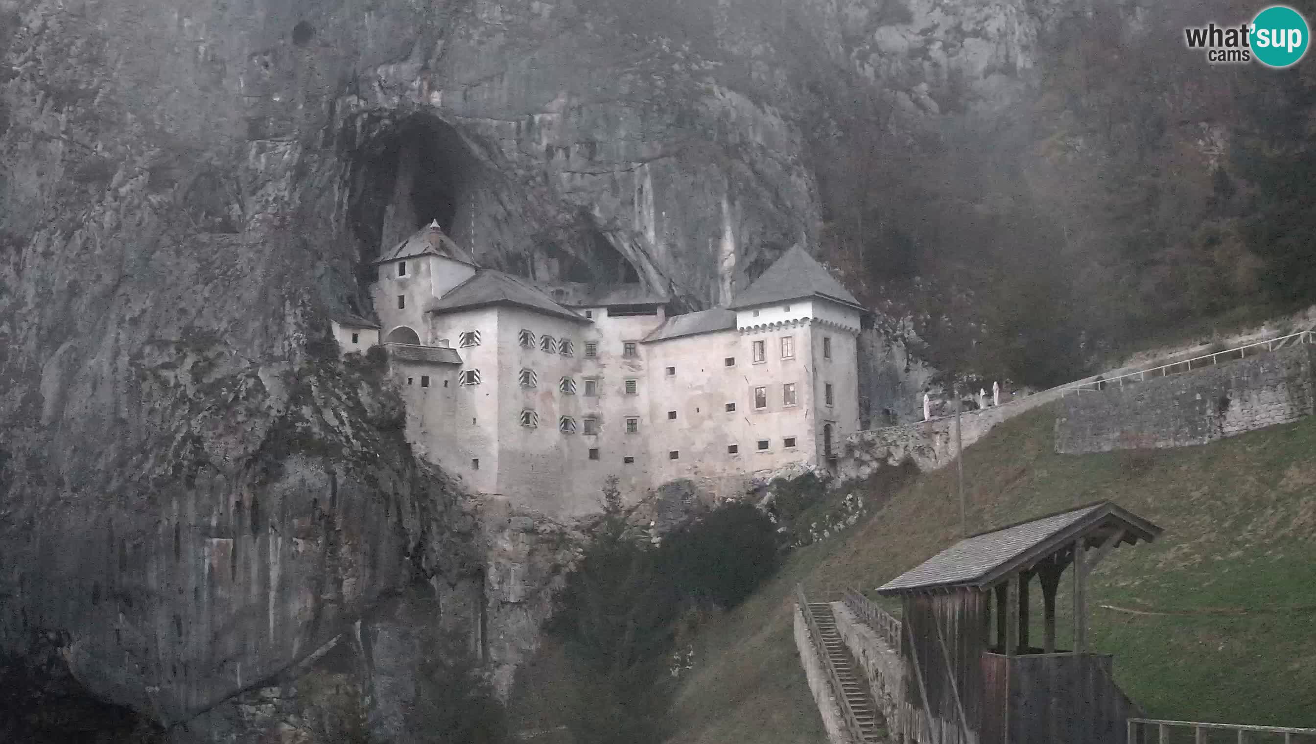 Spletna kamera Predjamski grad – Grad Predjama – Postojna