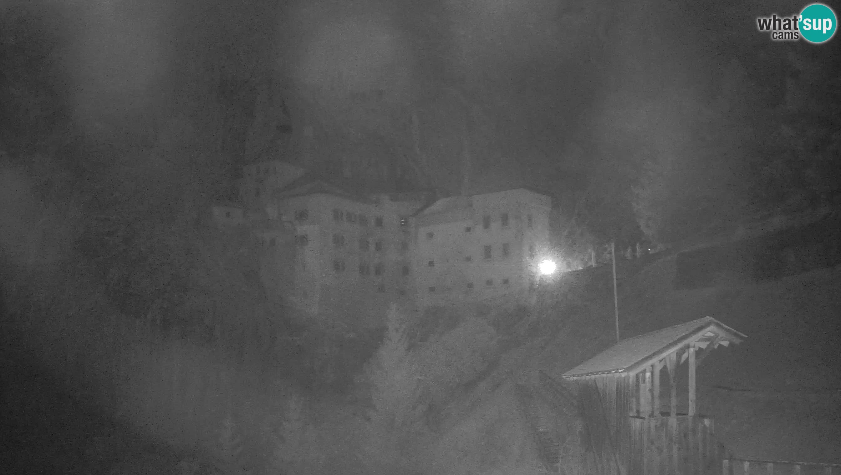 Spletna kamera Predjamski grad – Grad Predjama – Postojna