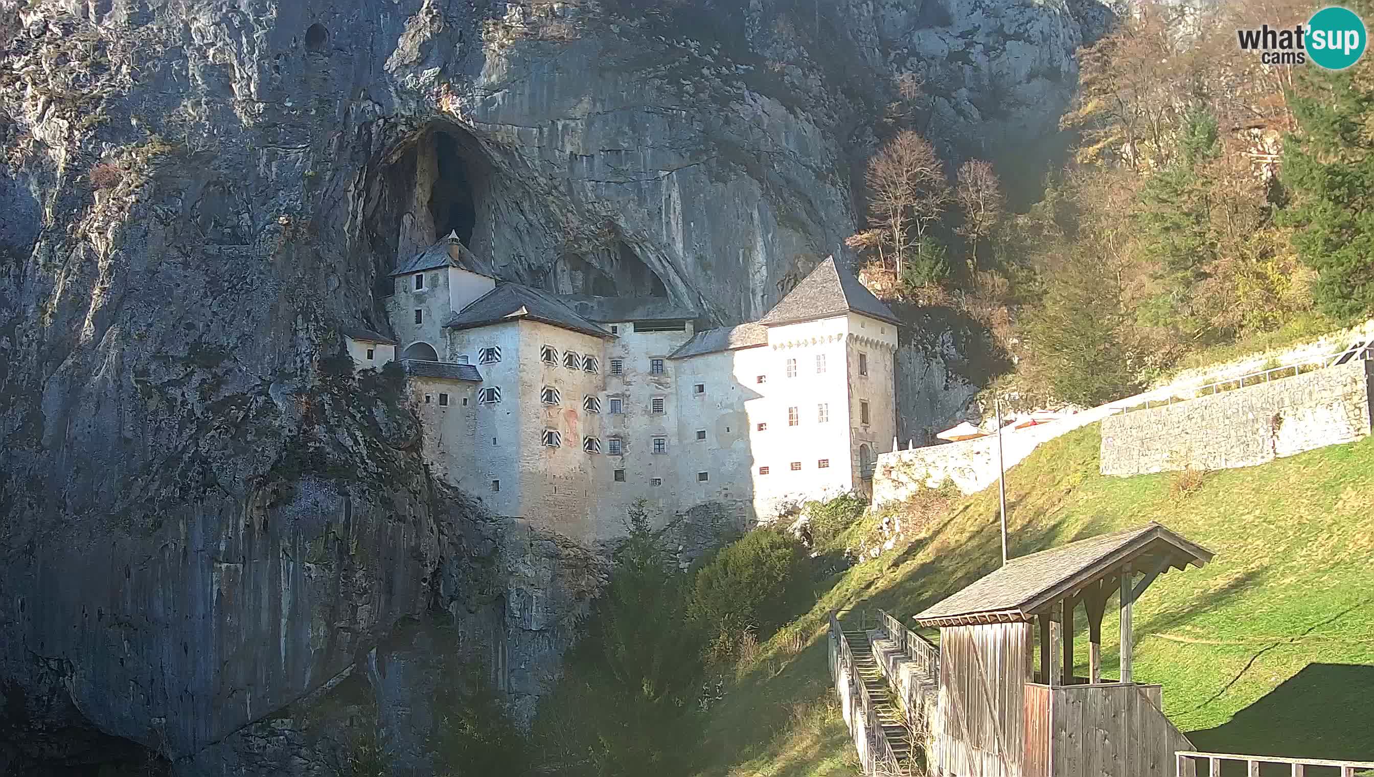 Spletna kamera Predjamski grad – Grad Predjama – Postojna