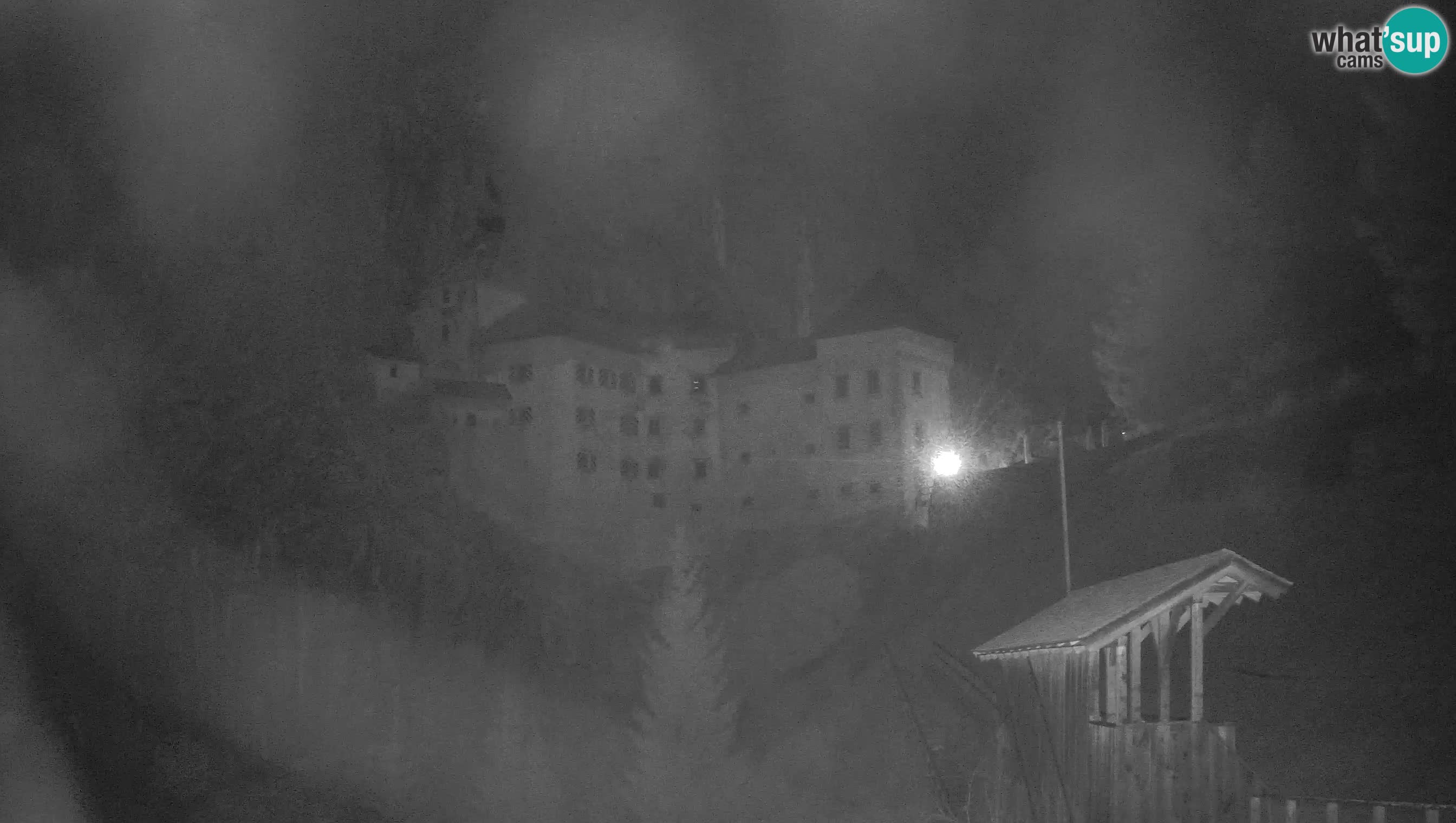 Spletna kamera Predjamski grad – Grad Predjama – Postojna