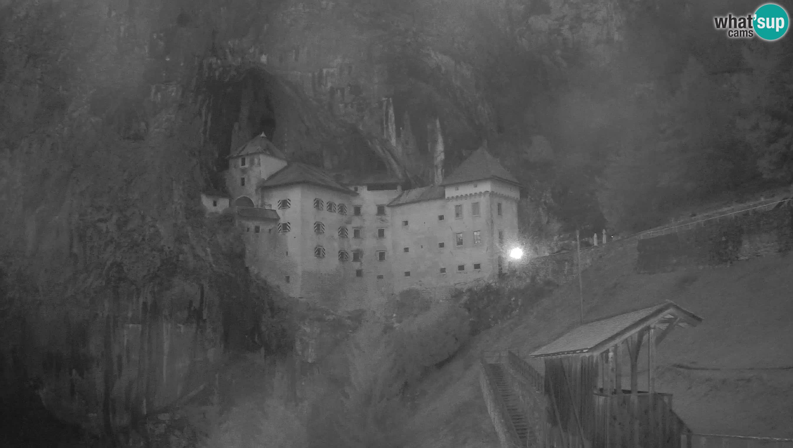 Spletna kamera Predjamski grad – Grad Predjama – Postojna
