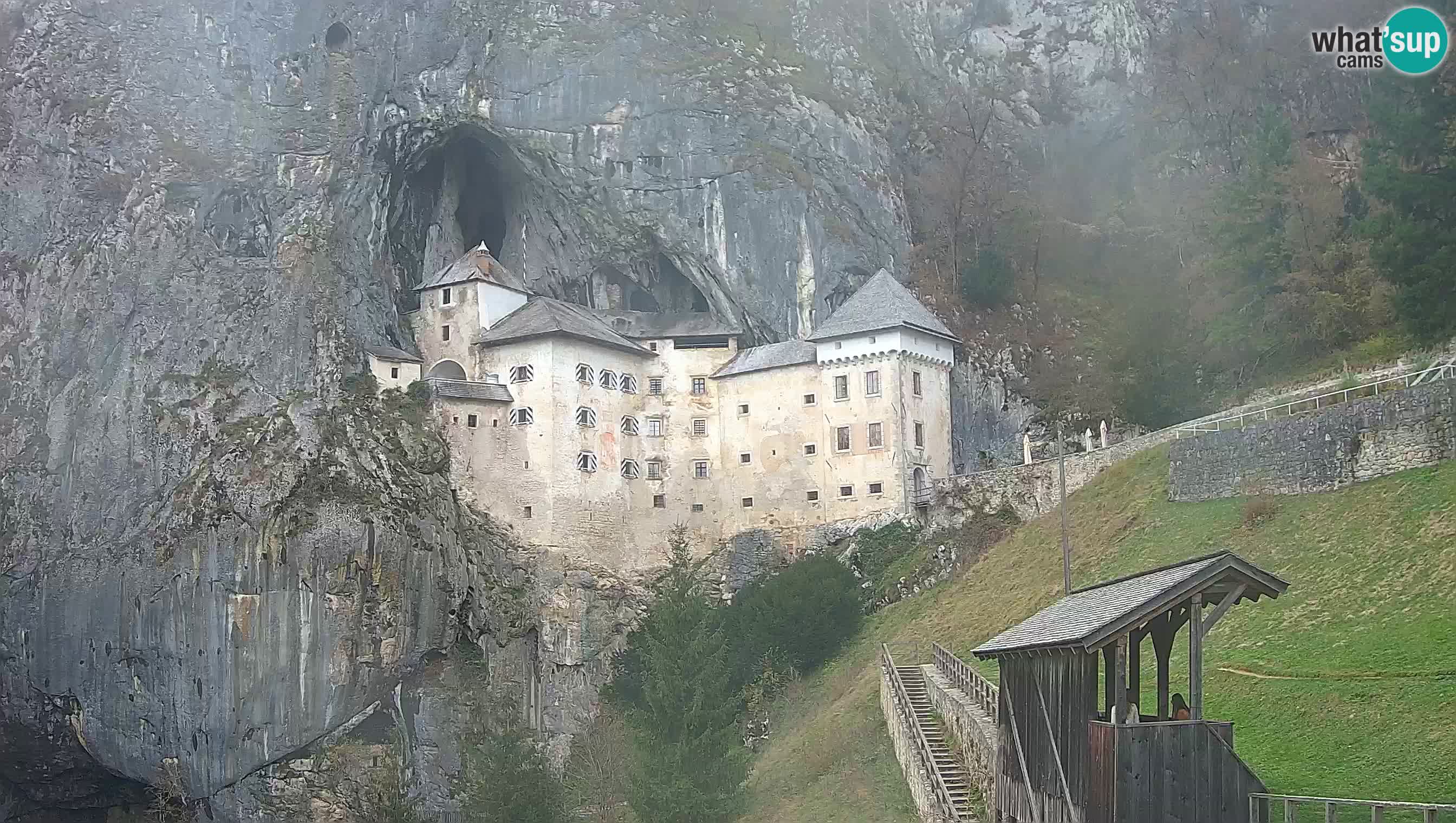 Spletna kamera Predjamski grad – Grad Predjama – Postojna