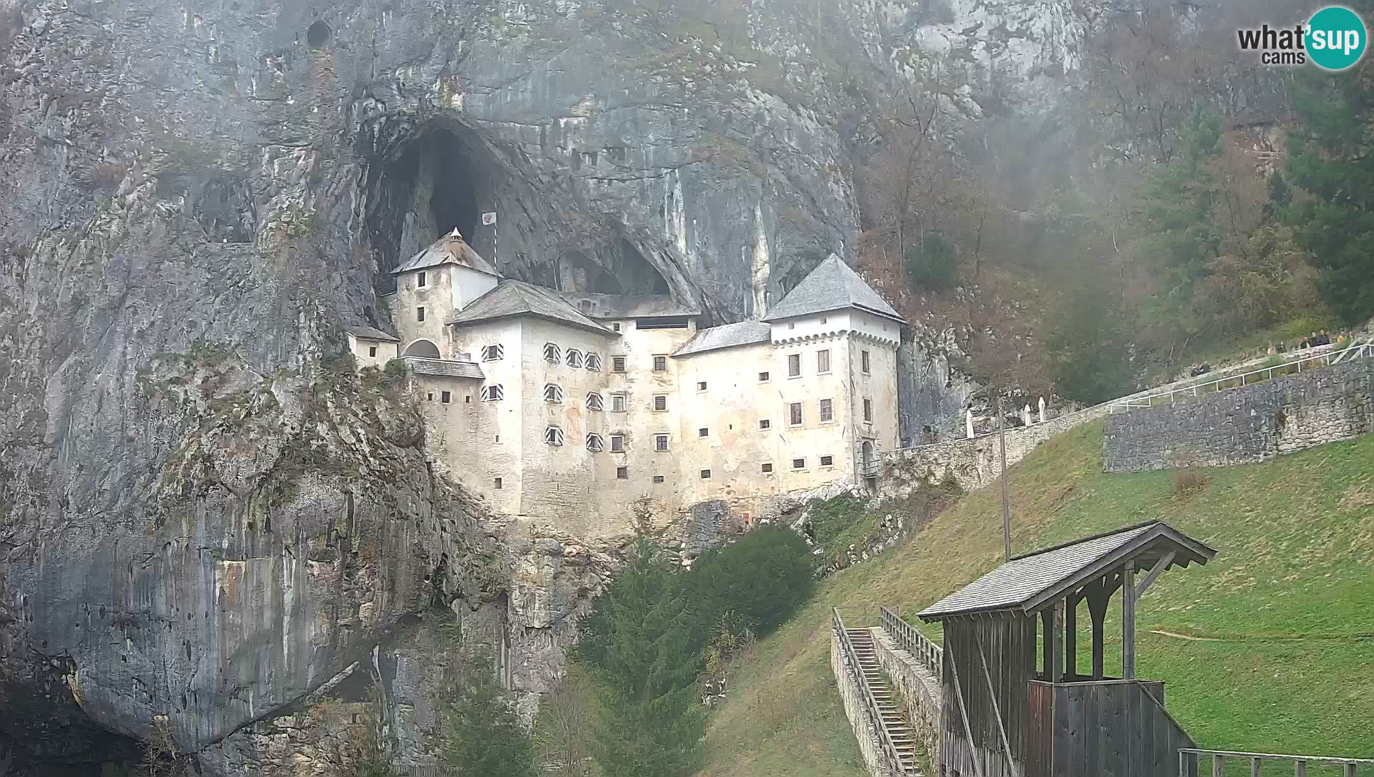 Spletna kamera Predjamski grad – Grad Predjama – Postojna