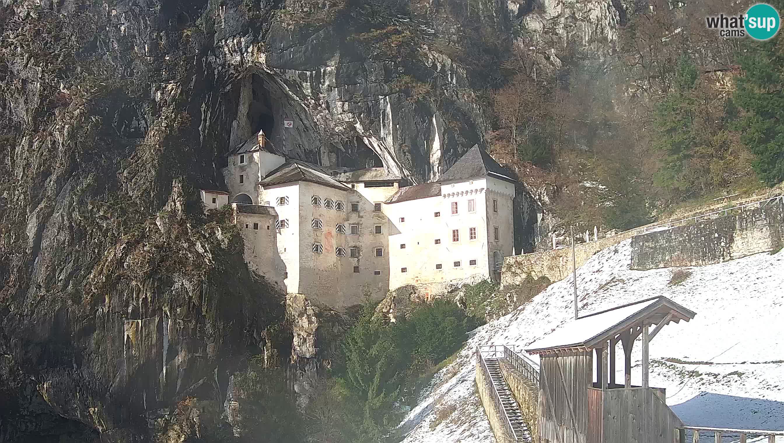 Spletna kamera Predjamski grad – Grad Predjama – Postojna