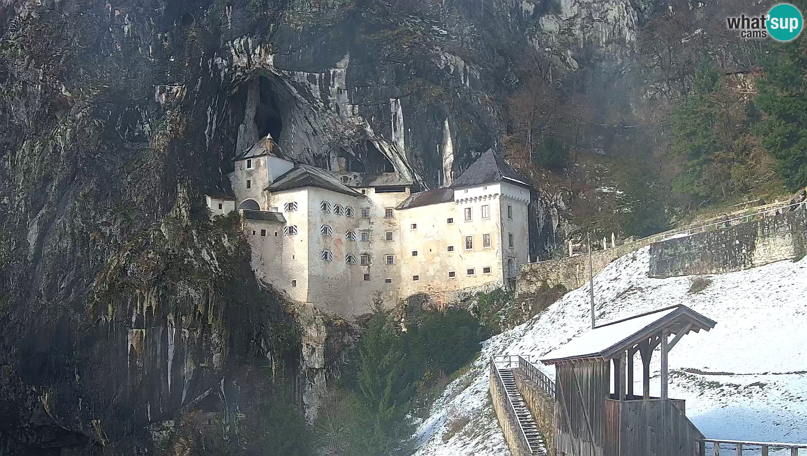 Spletna kamera Predjamski grad – Grad Predjama – Postojna