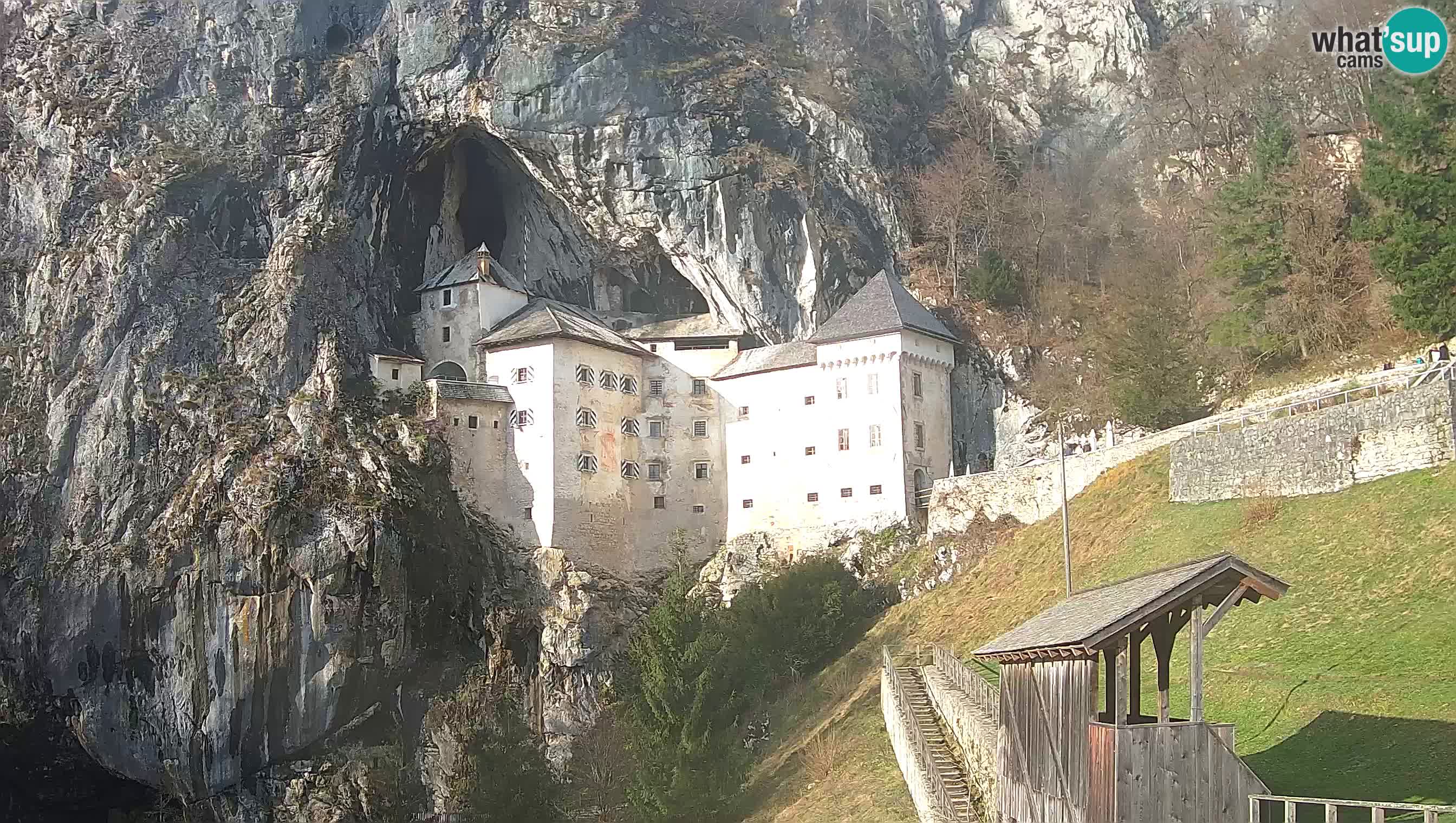 Spletna kamera Predjamski grad – Grad Predjama – Postojna