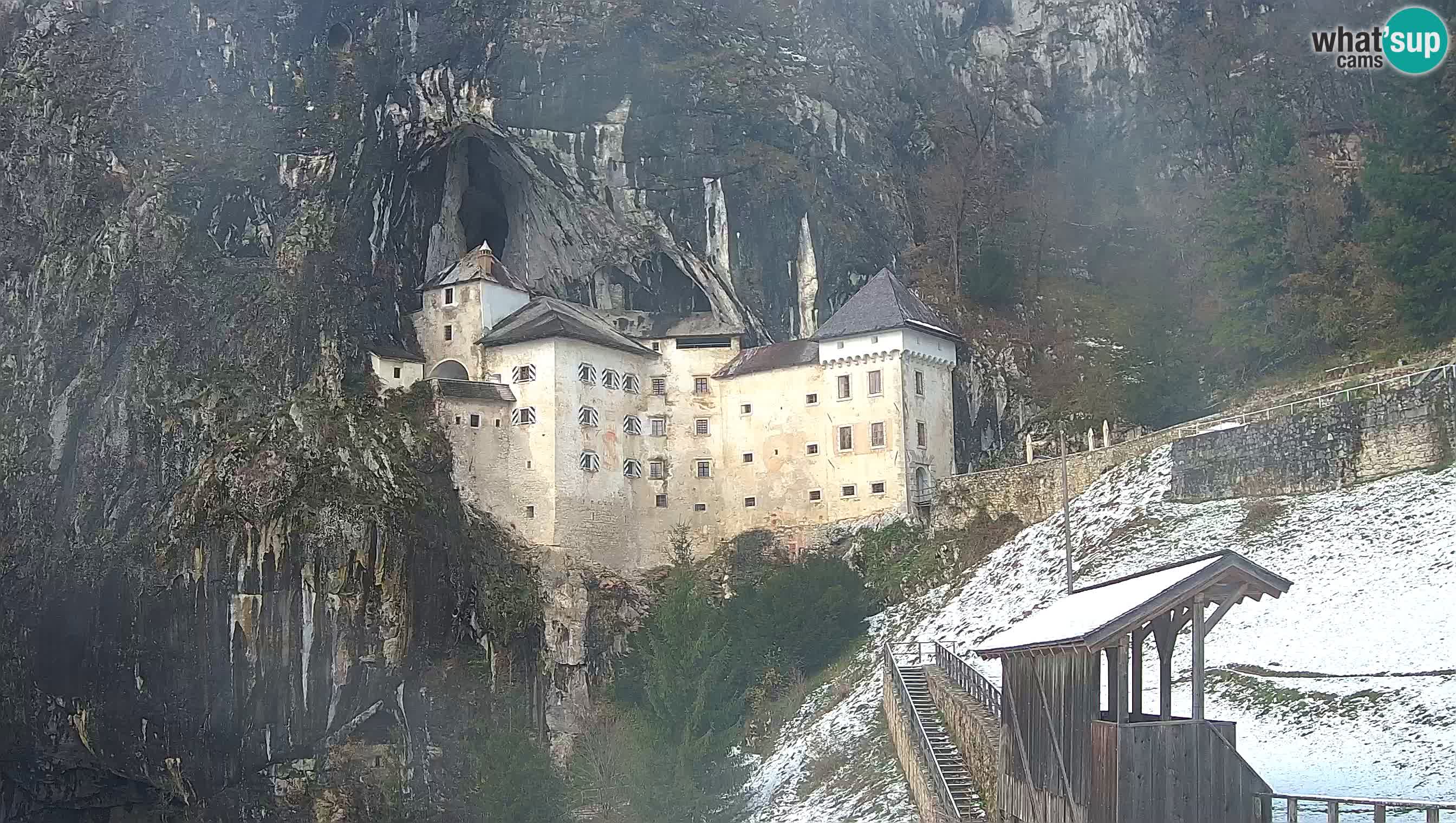 Spletna kamera Predjamski grad – Grad Predjama – Postojna