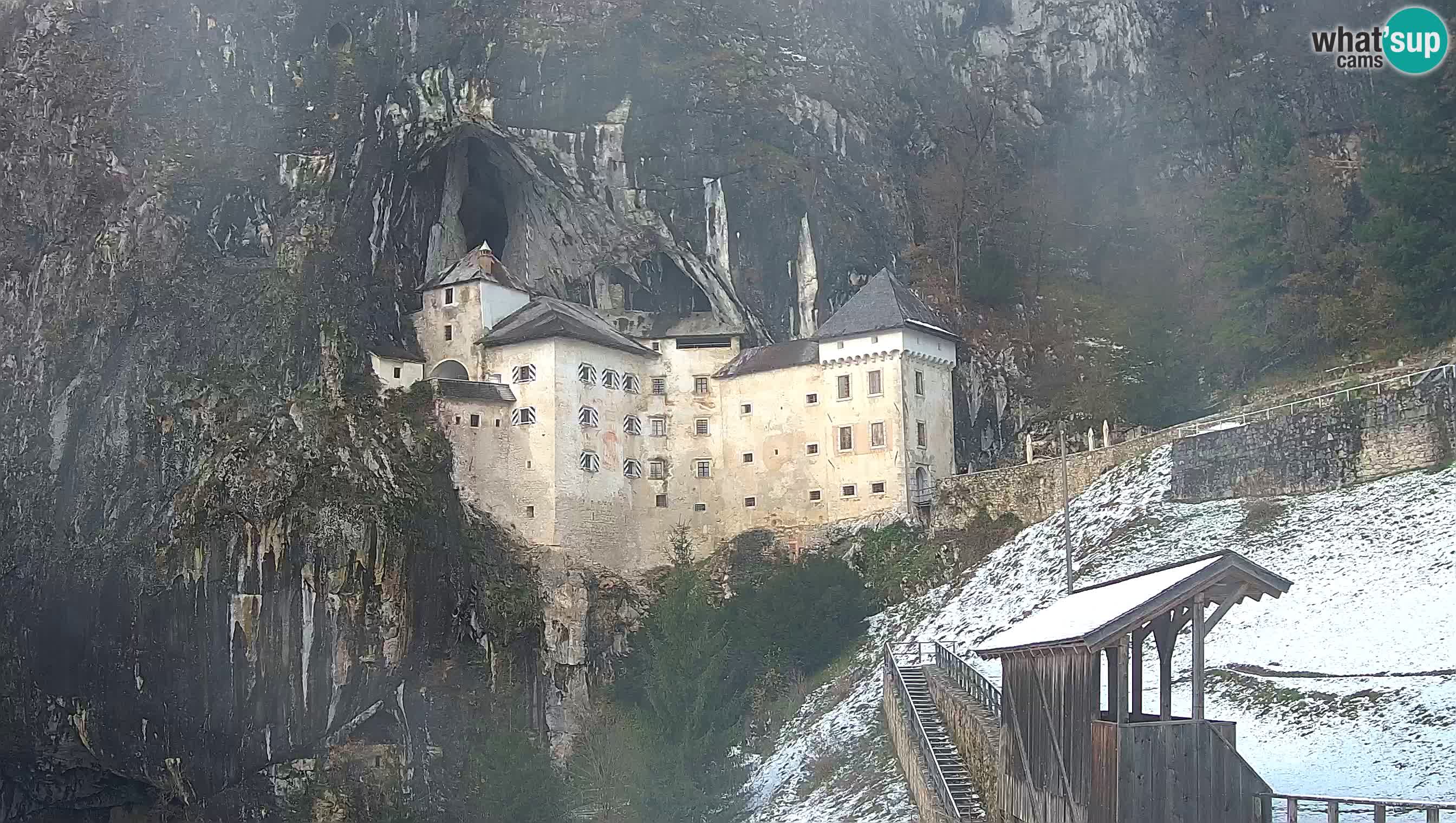 Spletna kamera Predjamski grad – Grad Predjama – Postojna