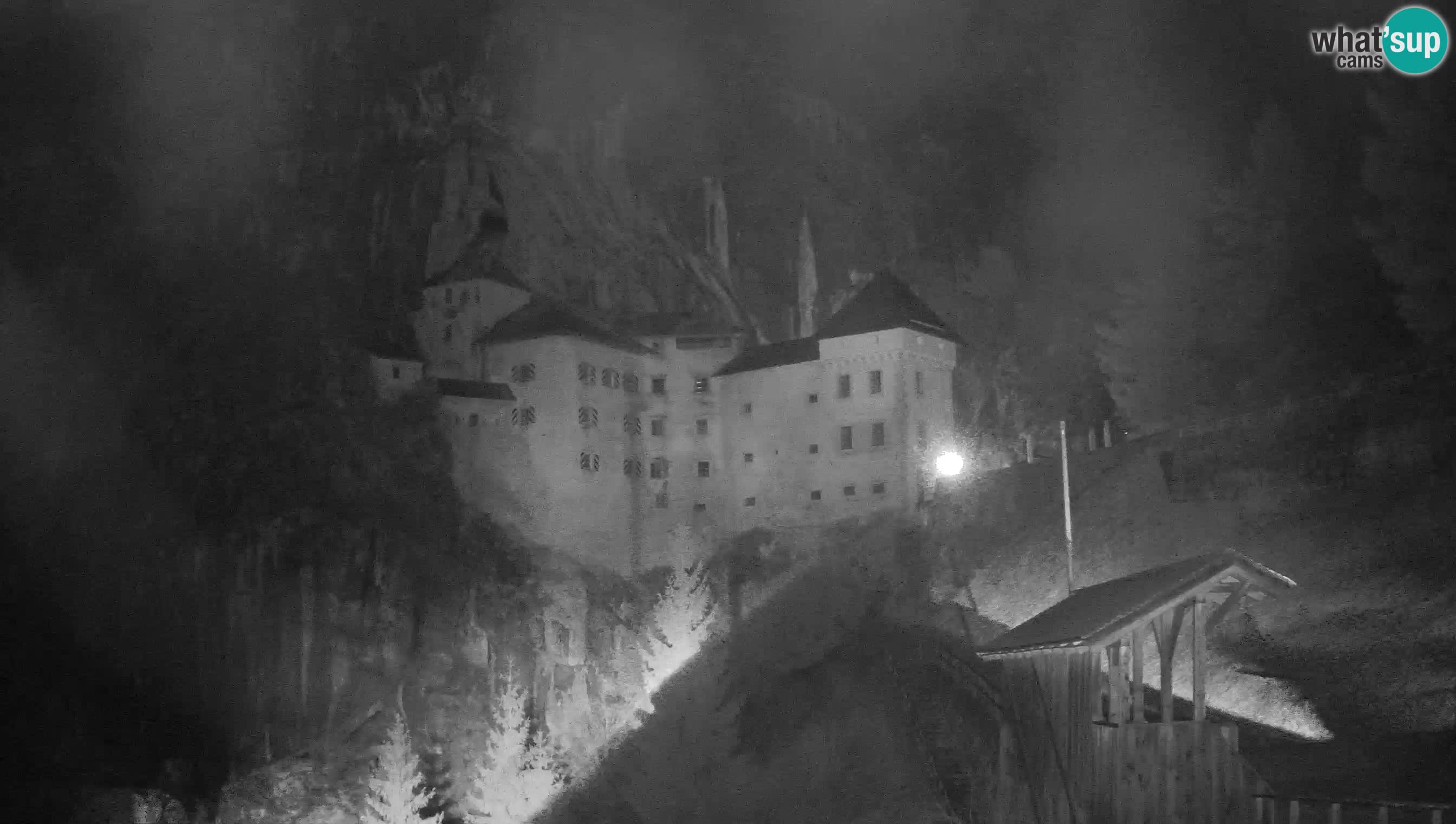 Spletna kamera Predjamski grad – Grad Predjama – Postojna