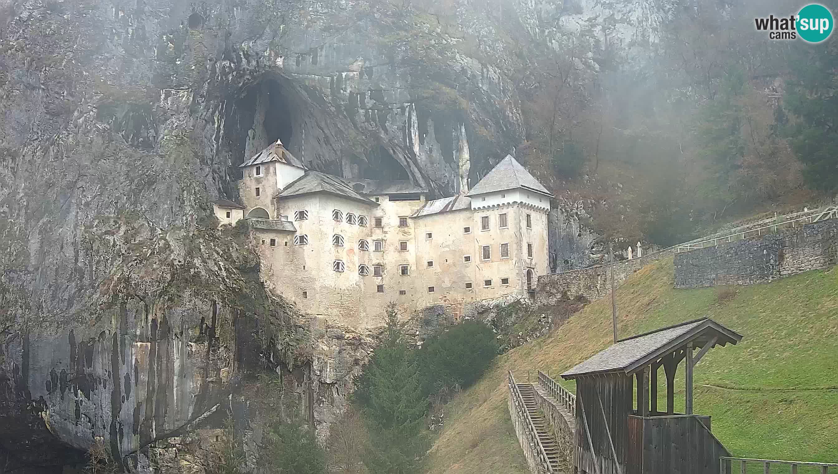 Spletna kamera Predjamski grad – Grad Predjama – Postojna