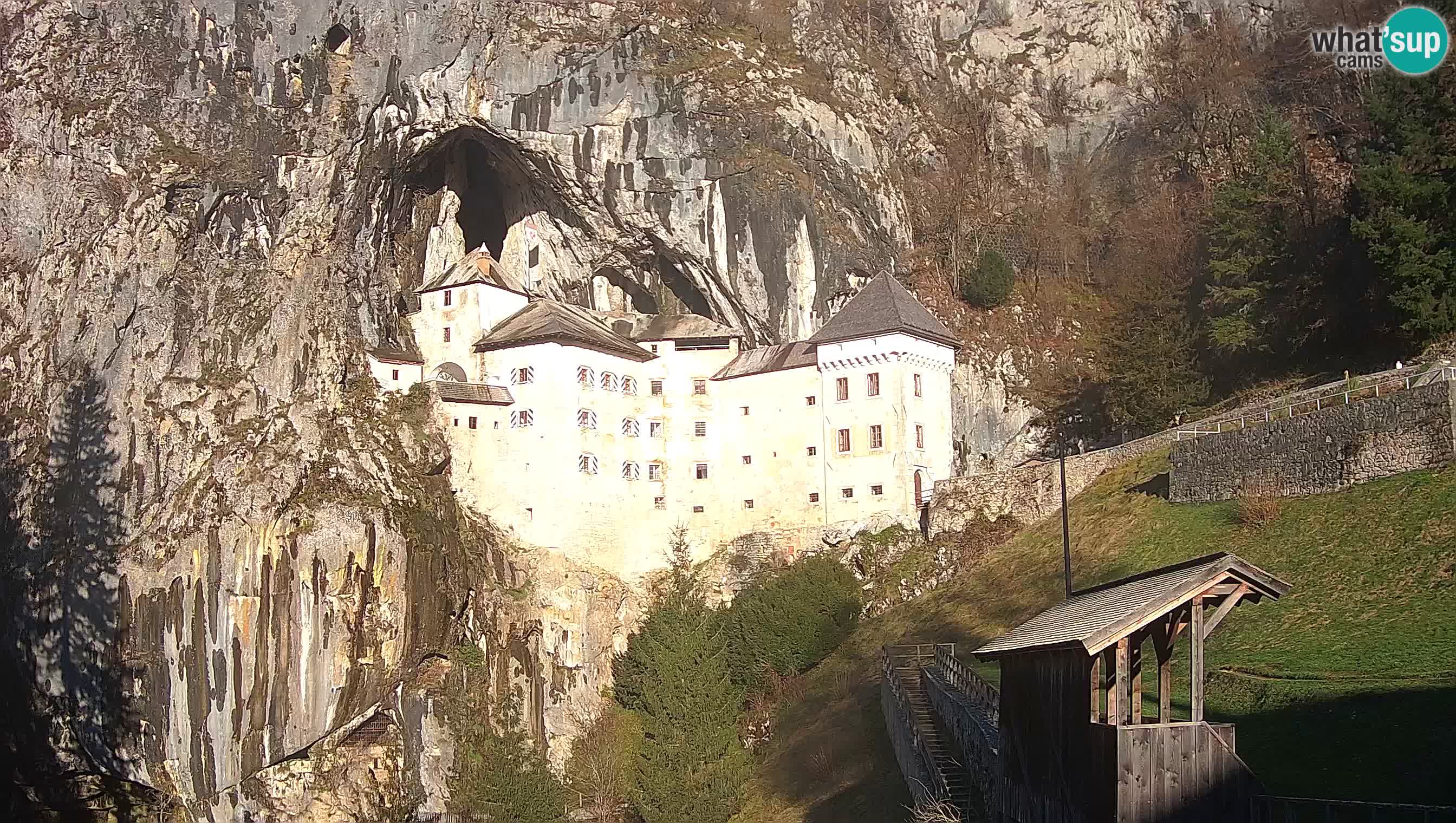 Live Webcam Höhlenburg Predjama – Postojna – Slowenien