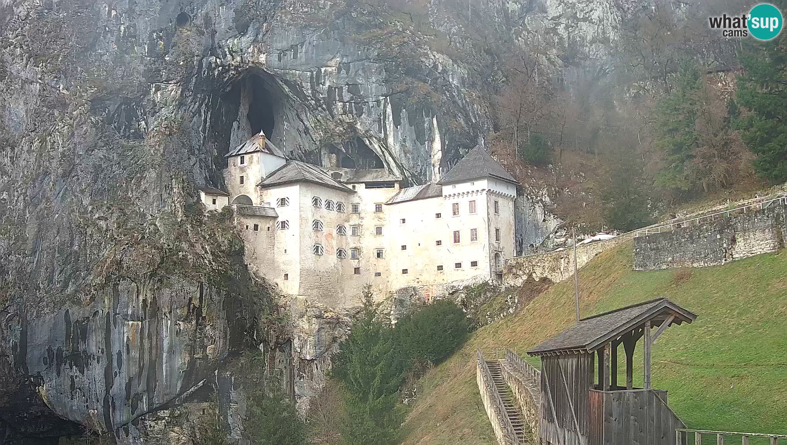 Spletna kamera Predjamski grad – Grad Predjama – Postojna