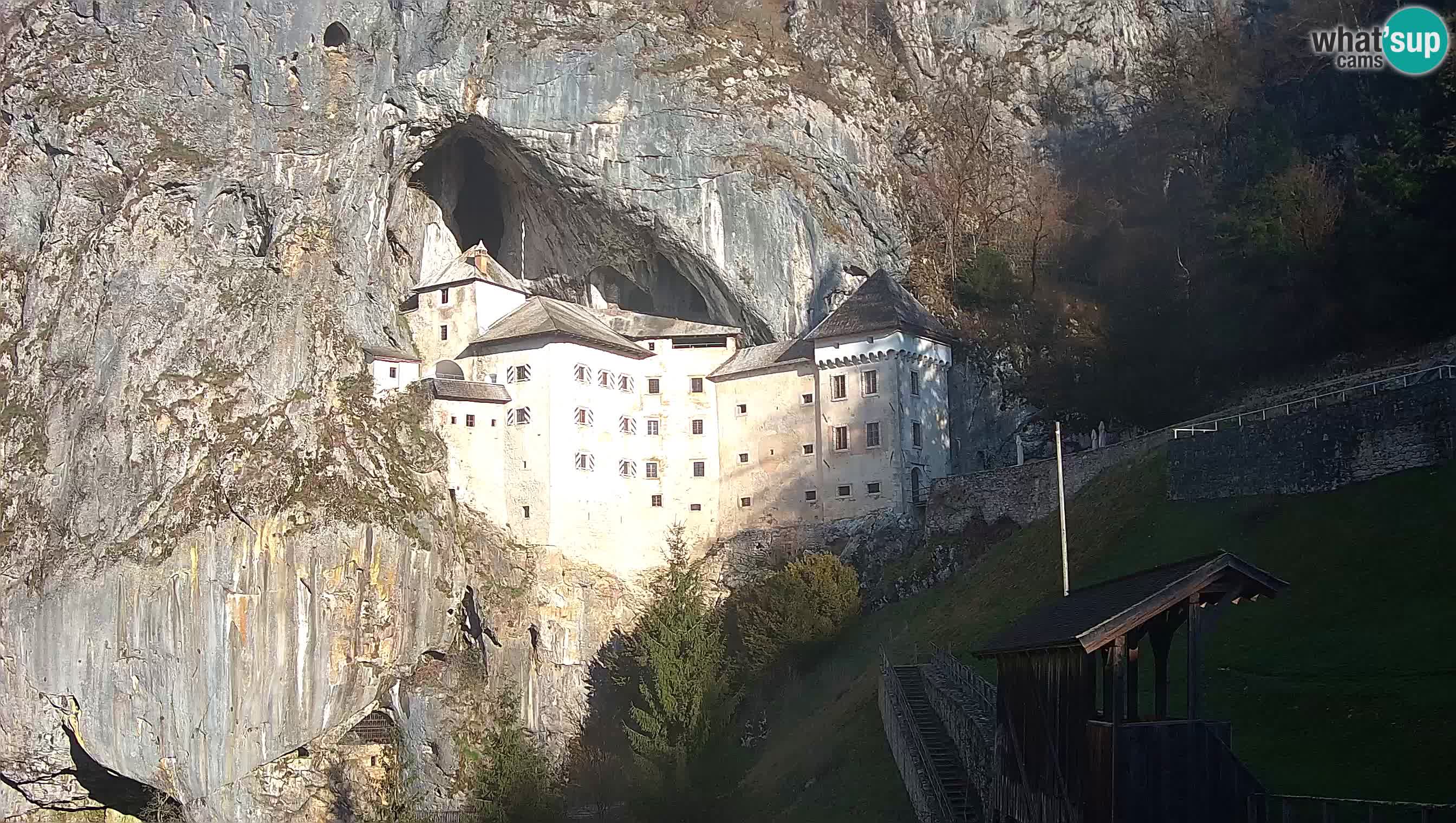 Spletna kamera Predjamski grad – Grad Predjama – Postojna