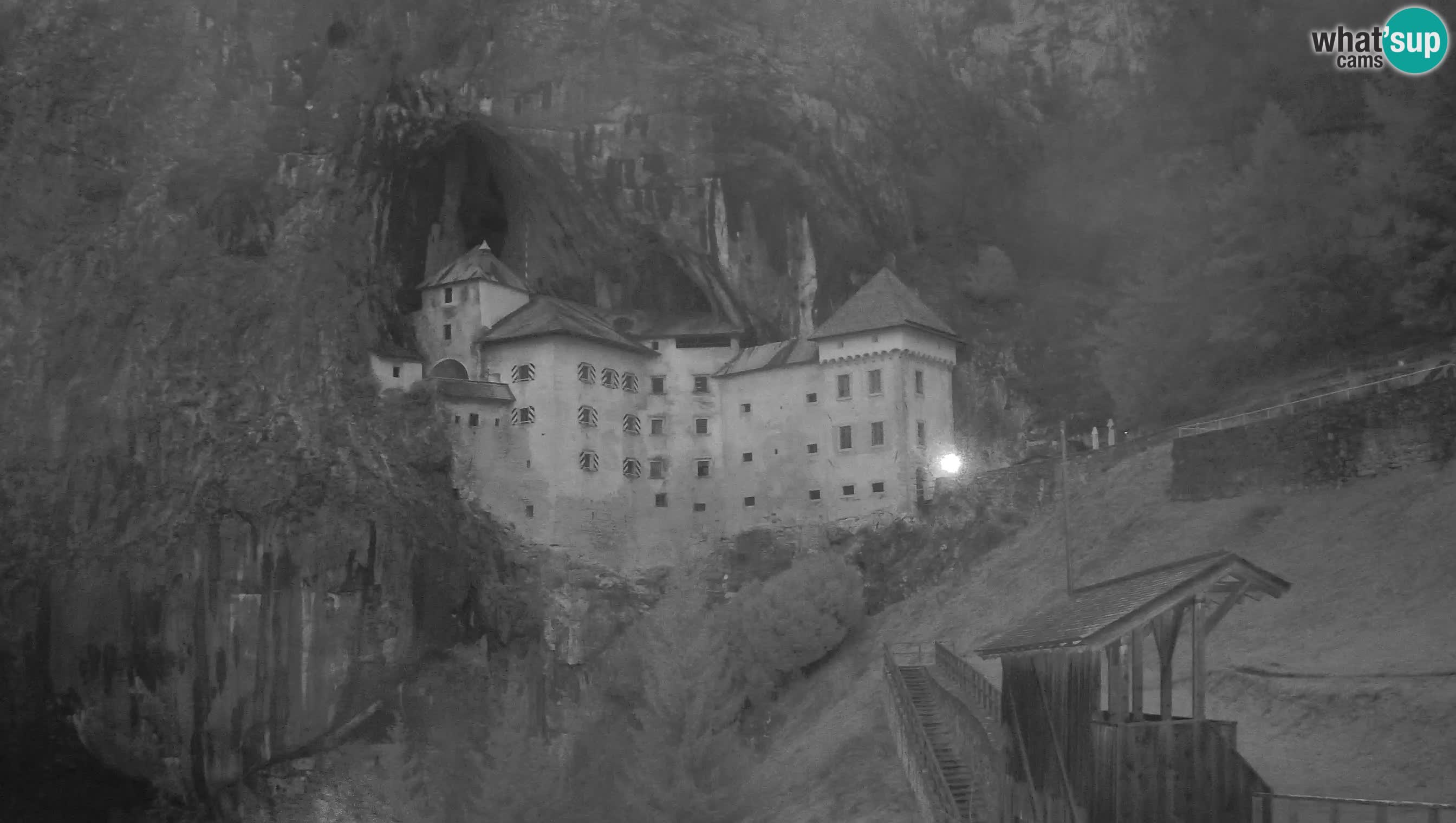 Spletna kamera Predjamski grad – Grad Predjama – Postojna