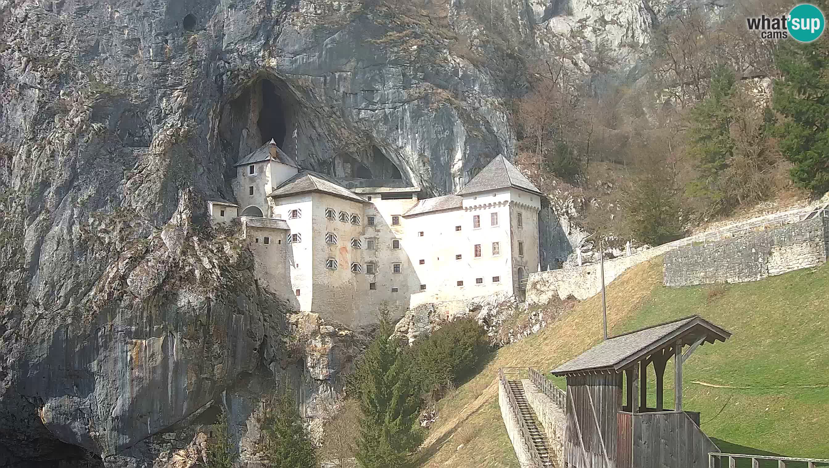 Spletna kamera Predjamski grad – Grad Predjama – Postojna