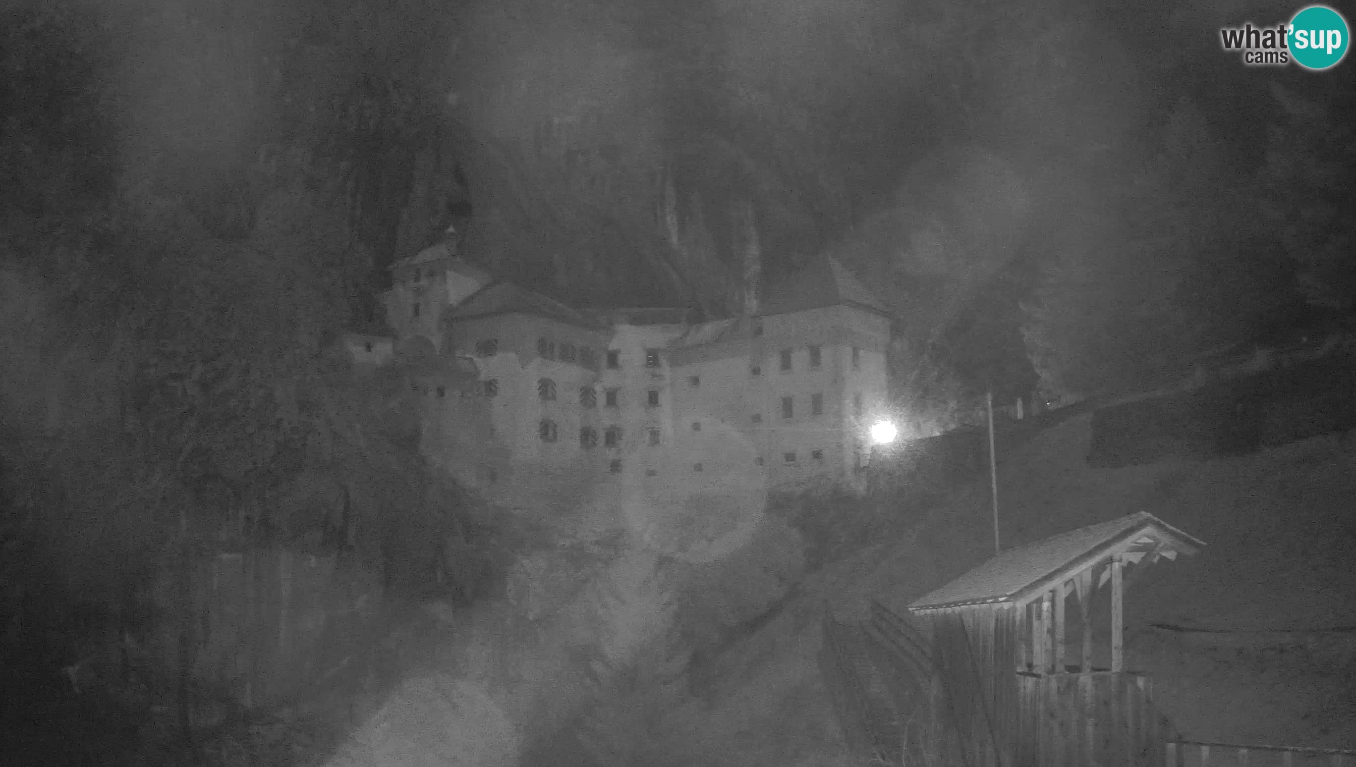 Spletna kamera Predjamski grad – Grad Predjama – Postojna