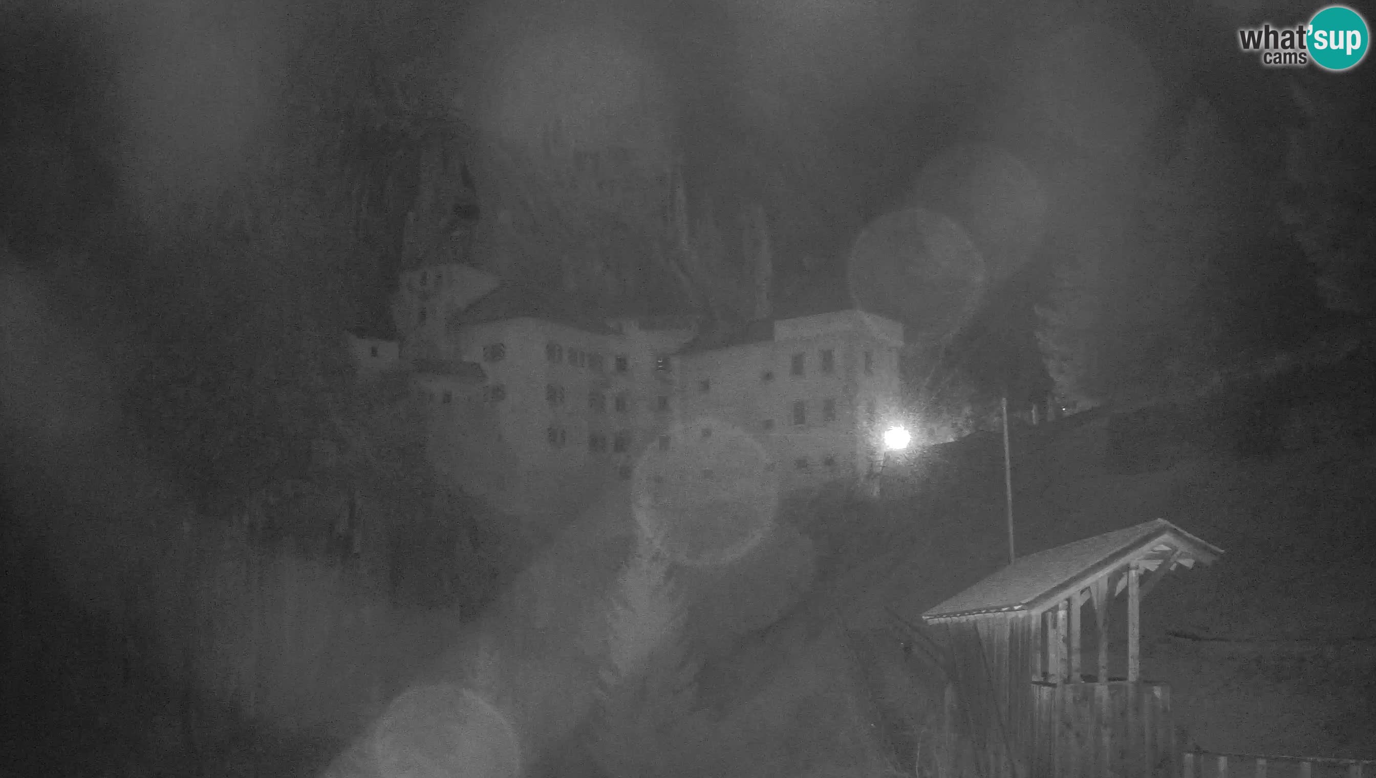 Spletna kamera Predjamski grad – Grad Predjama – Postojna