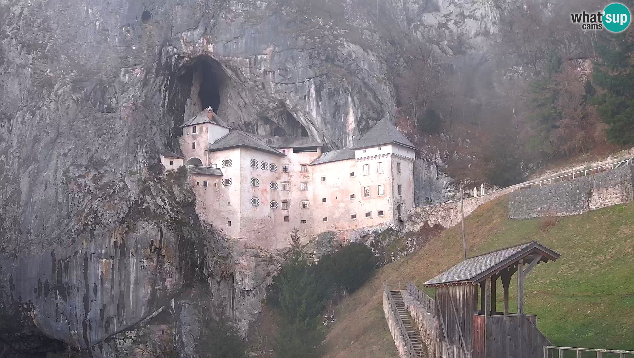 Web kamera Predjamski dvorac – Postojna – Slovenija