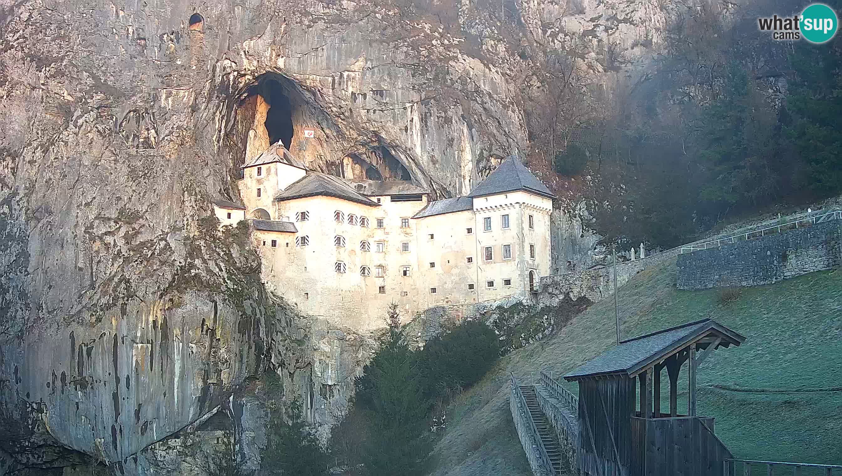 Live Webcam Grad Predjama – Château de Predjama – Postojna – Slovénie