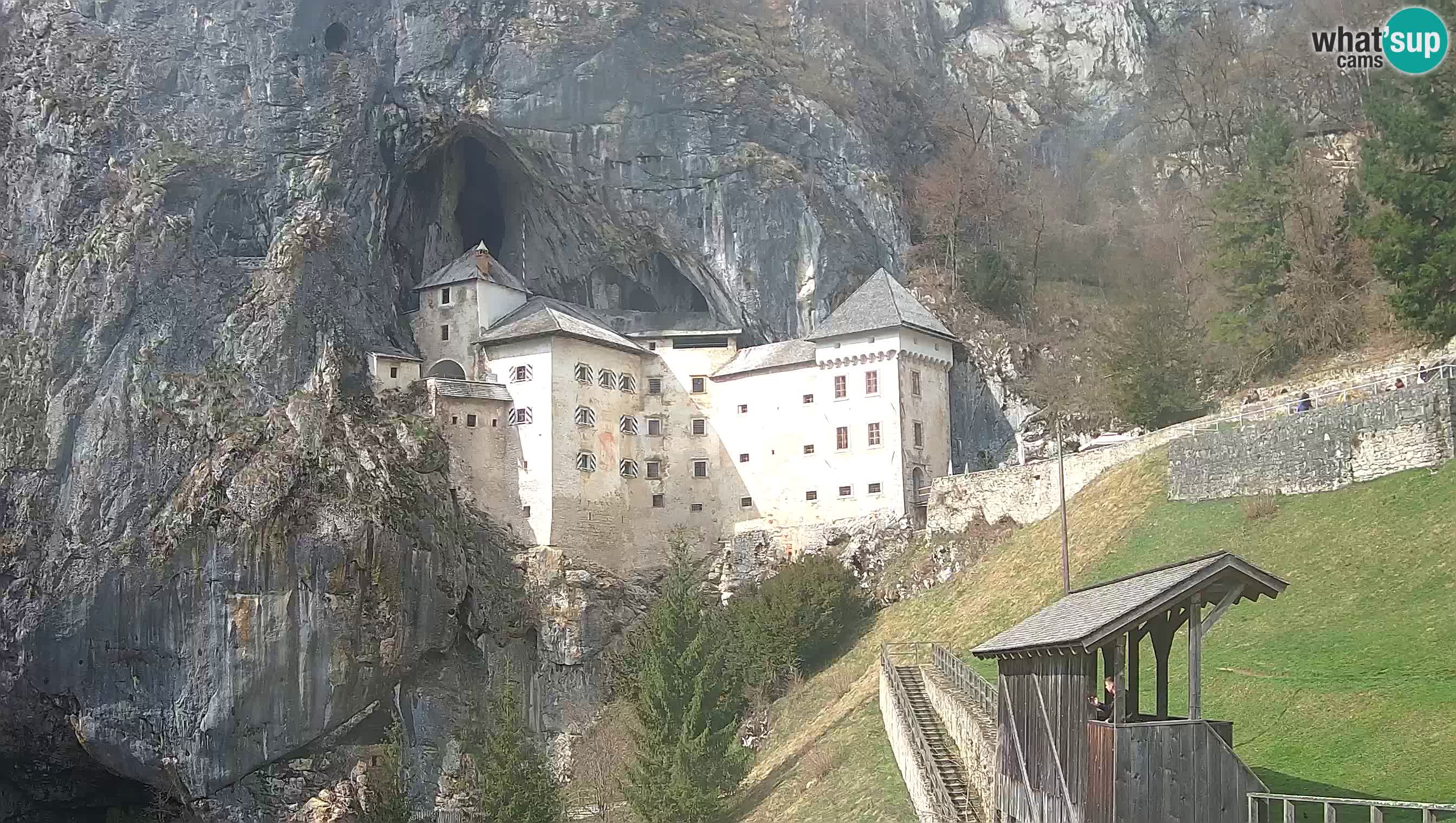 Spletna kamera Predjamski grad – Grad Predjama – Postojna