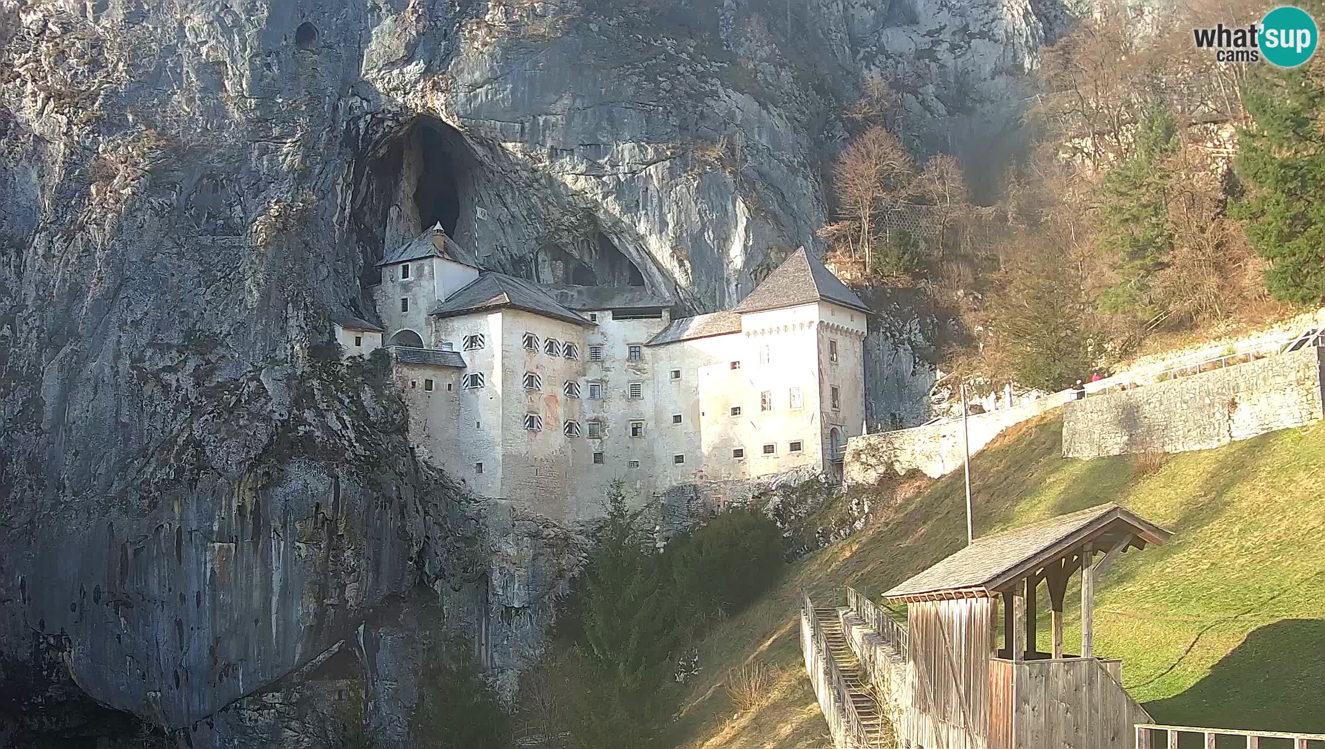 Live Webcam Grad Predjama – Château de Predjama – Postojna – Slovénie