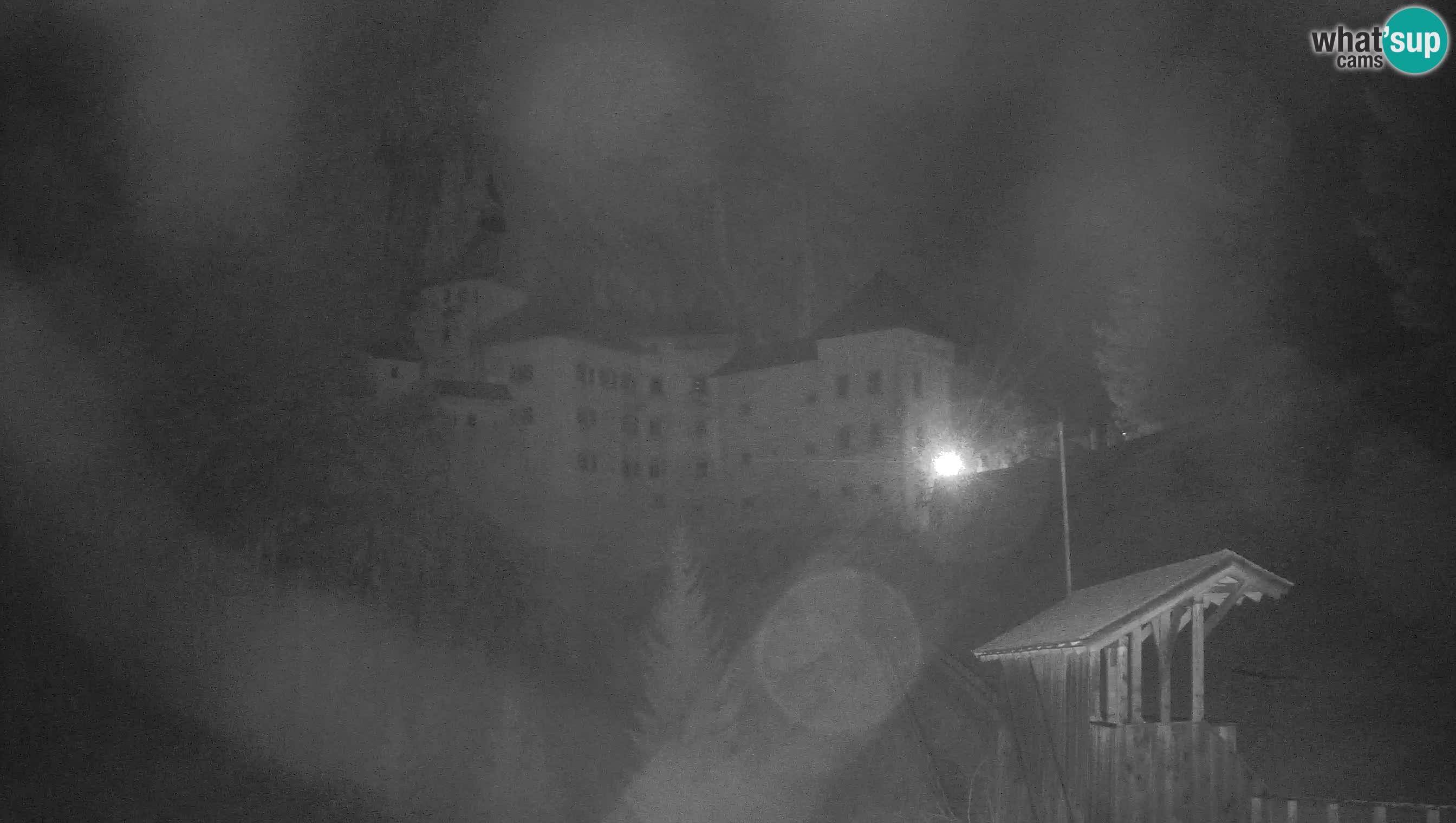 Spletna kamera Predjamski grad – Grad Predjama – Postojna