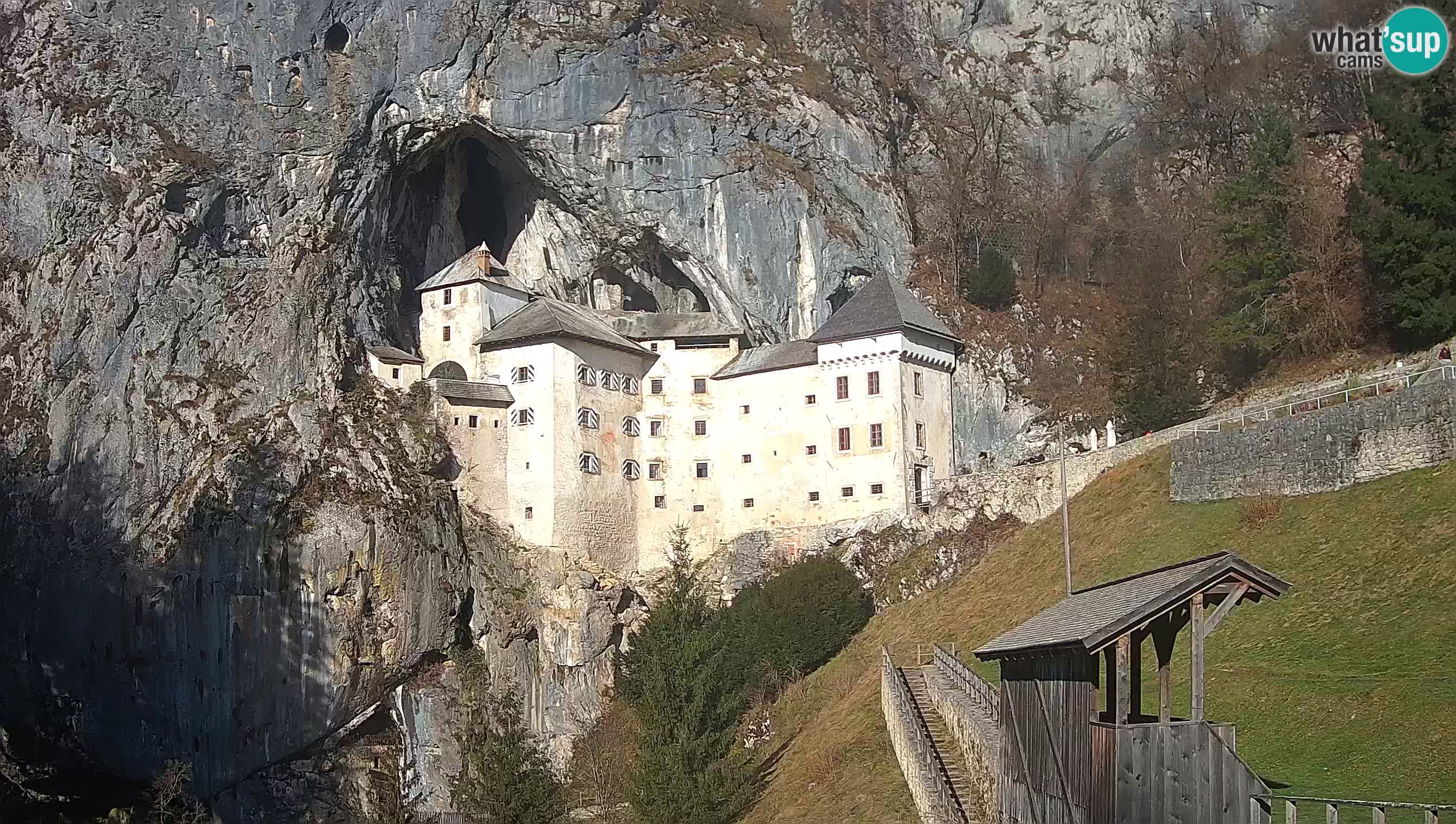 Spletna kamera Predjamski grad – Grad Predjama – Postojna