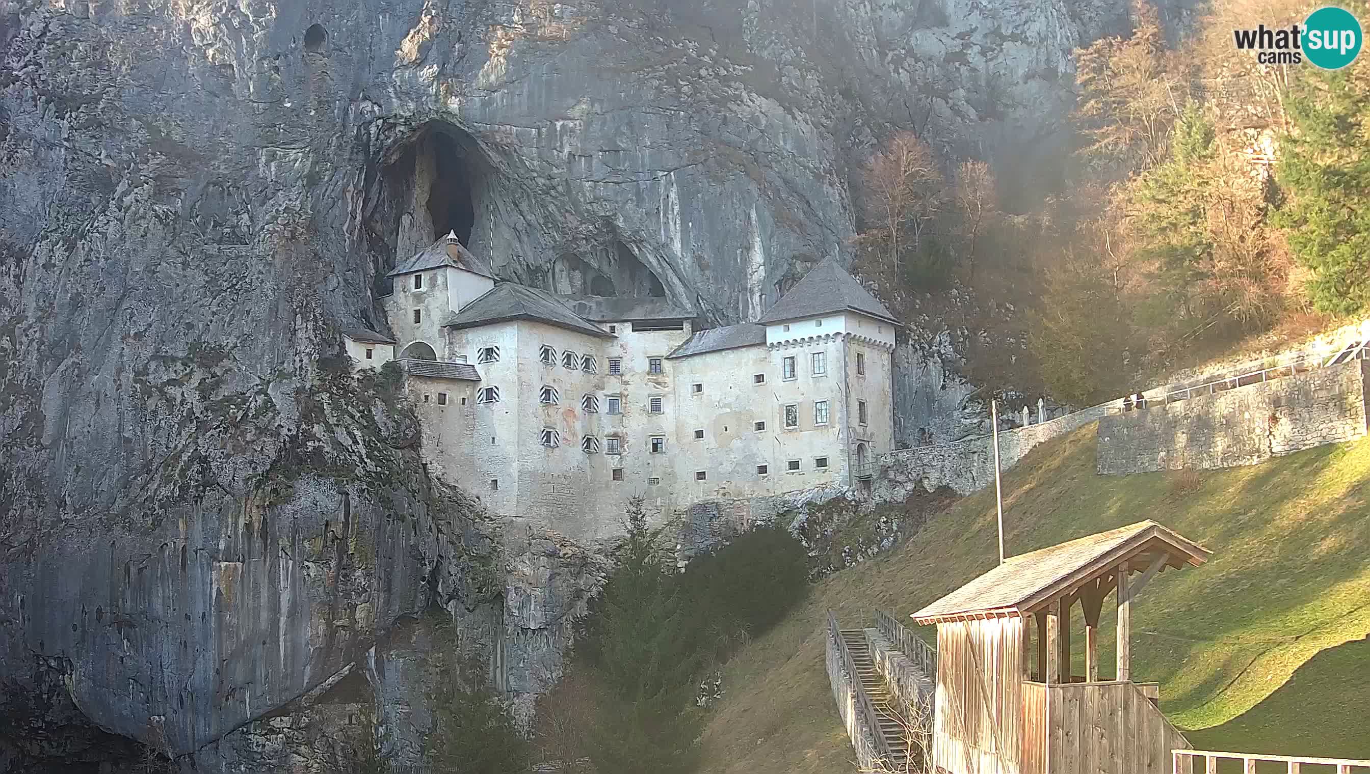 Live Webcam Höhlenburg Predjama – Postojna – Slowenien